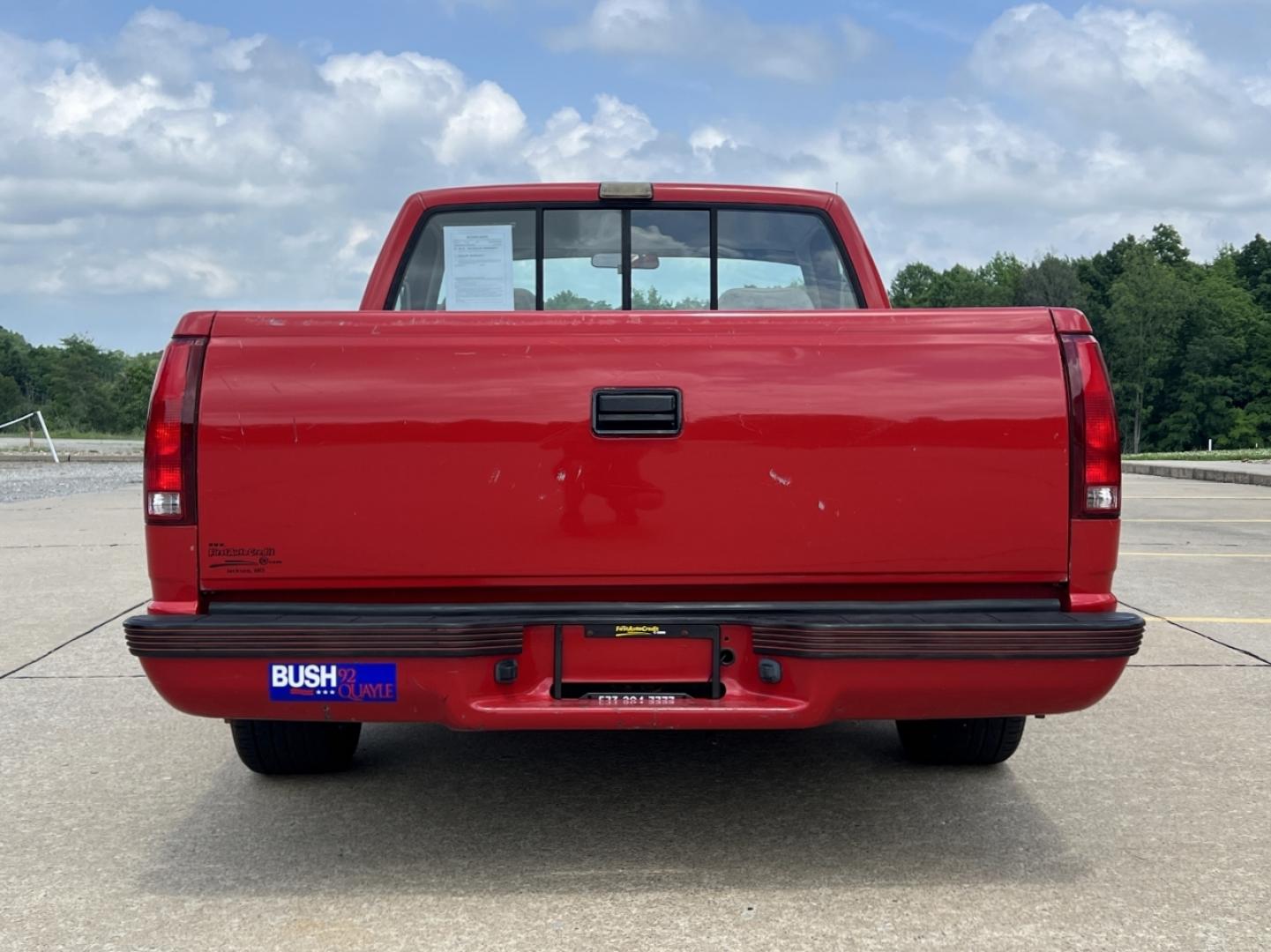 1992 RED /Gray Cloth Chevrolet C/K 1500 Reg. Cab 6.5-ft. bed 2WD (1GCDC14Z5NZ) with an 4.3L V6 engine, Manual transmission, located at 2990 Old Orchard Rd., Jackson, MO, 63755, 37.354214, -89.612106 - 1992 Chevrolet GMC-400 C1500 Only 92xxx miles Rear Wheel Drive 4.3L V6 Manual Cruise Power Windows/Locks We have financing available and we accept trades! Fill out a credit application on our website or come by today! If you have any questions, give us a call at (573) 204-7777 or visit our w - Photo#7