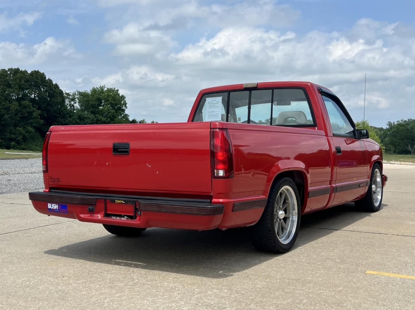 1992 RED /Gray Cloth Chevrolet C/K 1500 Reg. Cab 6.5-ft. bed 2WD (1GCDC14Z5NZ) with an 4.3L V6 engine, Manual transmission, located at 2990 Old Orchard Rd., Jackson, MO, 63755, 37.354214, -89.612106 - 1992 Chevrolet GMC-400 C1500 Only 92xxx miles Rear Wheel Drive 4.3L V6 Manual Cruise Power Windows/Locks We have financing available and we accept trades! Fill out a credit application on our website or come by today! If you have any questions, give us a call at (573) 204-7777 or visit our w - Photo#5
