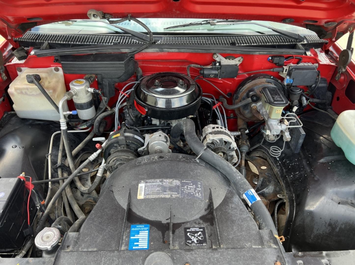 1992 RED /Gray Cloth Chevrolet C/K 1500 Reg. Cab 6.5-ft. bed 2WD (1GCDC14Z5NZ) with an 4.3L V6 engine, Manual transmission, located at 2990 Old Orchard Rd., Jackson, MO, 63755, 37.354214, -89.612106 - 1992 Chevrolet GMC-400 C1500 Only 92xxx miles Rear Wheel Drive 4.3L V6 Manual Cruise Power Windows/Locks We have financing available and we accept trades! Fill out a credit application on our website or come by today! If you have any questions, give us a call at (573) 204-7777 or visit our w - Photo#23