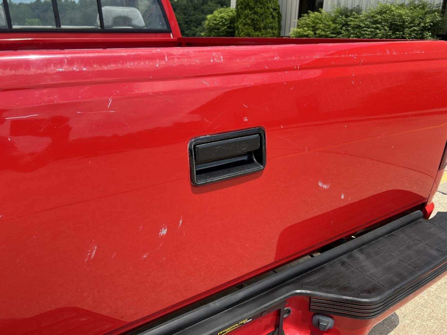 1992 RED /Gray Cloth Chevrolet C/K 1500 Reg. Cab 6.5-ft. bed 2WD (1GCDC14Z5NZ) with an 4.3L V6 engine, Manual transmission, located at 2990 Old Orchard Rd., Jackson, MO, 63755, 37.354214, -89.612106 - 1992 Chevrolet GMC-400 C1500 Only 92xxx miles Rear Wheel Drive 4.3L V6 Manual Cruise Power Windows/Locks We have financing available and we accept trades! Fill out a credit application on our website or come by today! If you have any questions, give us a call at (573) 204-7777 or visit our w - Photo#32