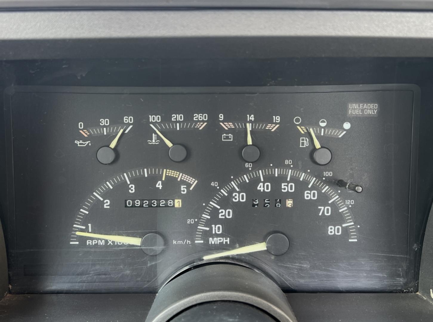 1992 RED /Gray Cloth Chevrolet C/K 1500 Reg. Cab 6.5-ft. bed 2WD (1GCDC14Z5NZ) with an 4.3L V6 engine, Manual transmission, located at 2990 Old Orchard Rd., Jackson, MO, 63755, 37.354214, -89.612106 - 1992 Chevrolet GMC-400 C1500 Only 92xxx miles Rear Wheel Drive 4.3L V6 Manual Cruise Power Windows/Locks We have financing available and we accept trades! Fill out a credit application on our website or come by today! If you have any questions, give us a call at (573) 204-7777 or visit our w - Photo#1