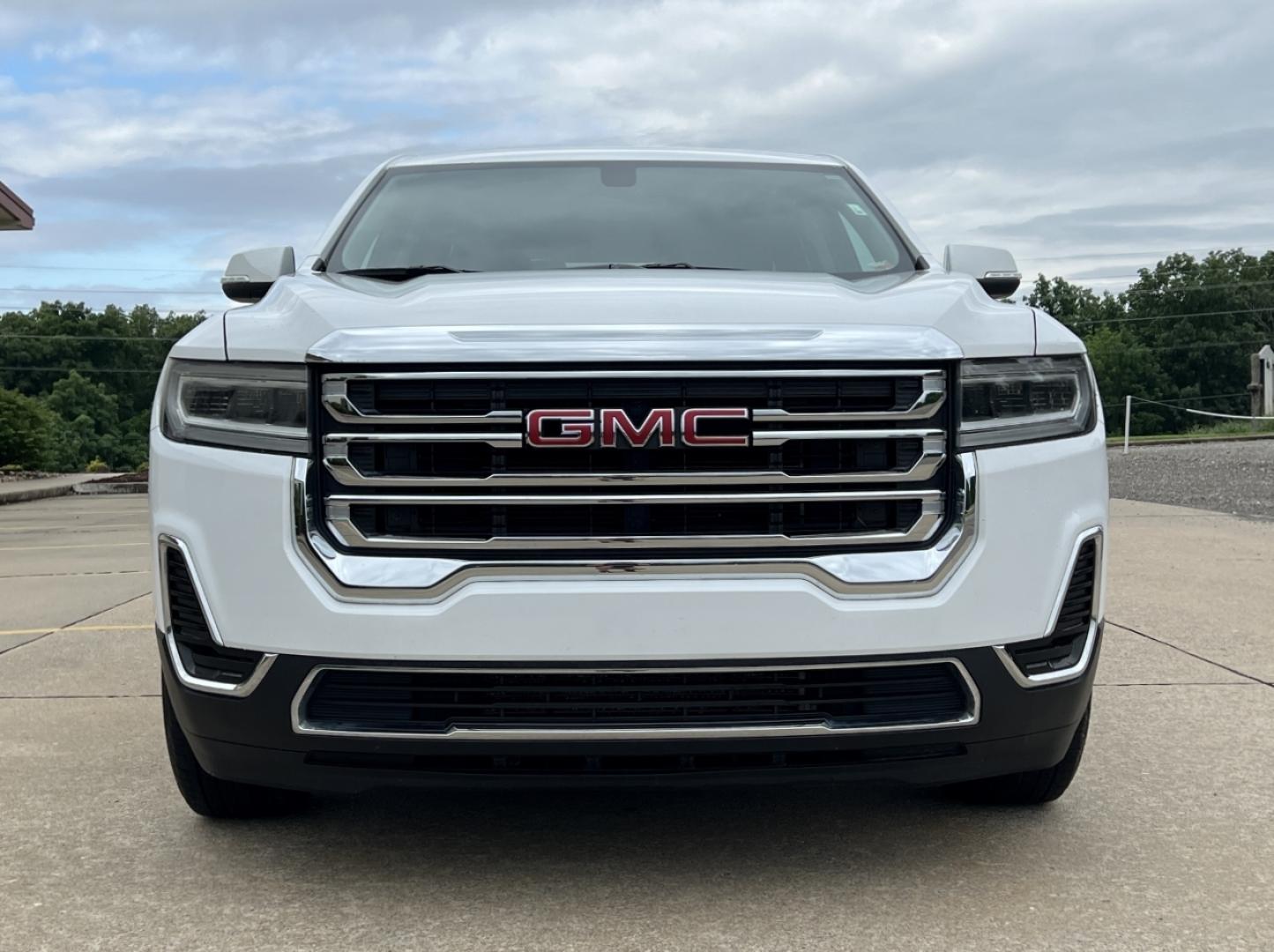 2021 WHITE /Black Cloth GMC Acadia SLE (1GKKNKLA5MZ) with an 2.5L 4 Cyl. engine, Automatic transmission, located at 506 S. Kingshighway, Cape Girardeau, MO, 63703, (573) 235-5000, 37.294994, -89.556206 - 2021 GMC Acadia SLE 93xxx miles Front Wheel Drive 2.5L 4 Cyl. Automatic 3rd Row Backup Camera Bluetooth Cruise Power Windows/Locks/Mirrors We have financing available and we accept trades! Fill out a credit application on our website or come by today! If you have any questions, give us a - Photo#9