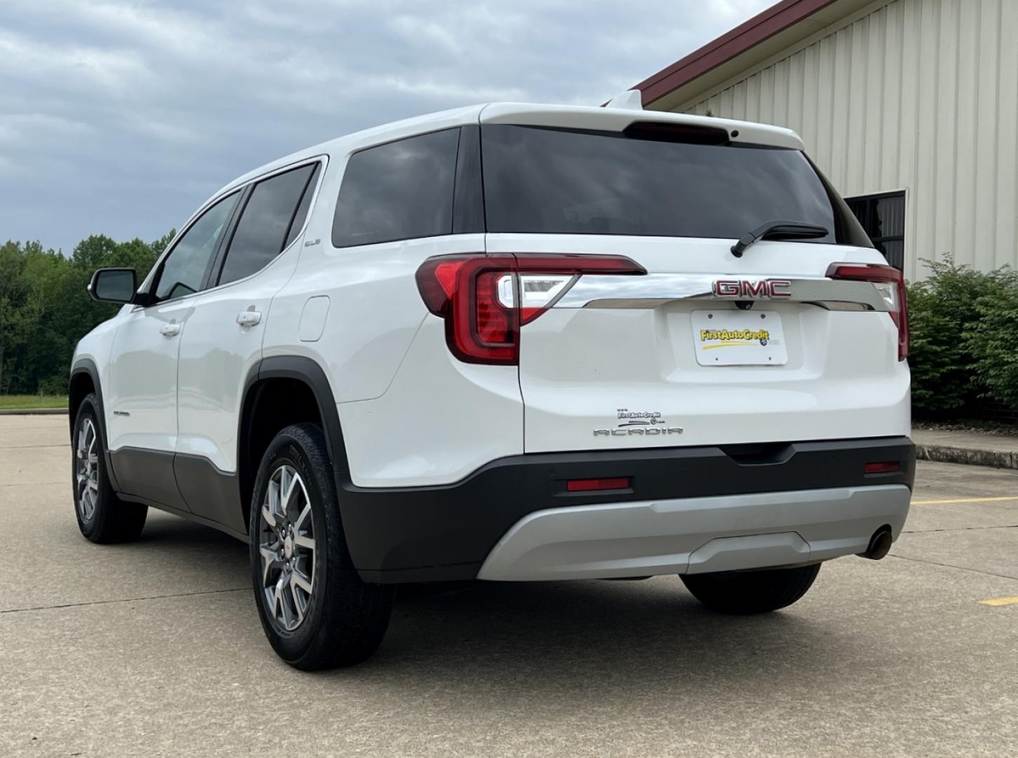 2021 WHITE /Black Cloth GMC Acadia SLE (1GKKNKLA5MZ) with an 2.5L 4 Cyl. engine, Automatic transmission, located at 506 S. Kingshighway, Cape Girardeau, MO, 63703, (573) 235-5000, 37.294994, -89.556206 - 2021 GMC Acadia SLE 93xxx miles Front Wheel Drive 2.5L 4 Cyl. Automatic 3rd Row Backup Camera Bluetooth Cruise Power Windows/Locks/Mirrors We have financing available and we accept trades! Fill out a credit application on our website or come by today! If you have any questions, give us a - Photo#7