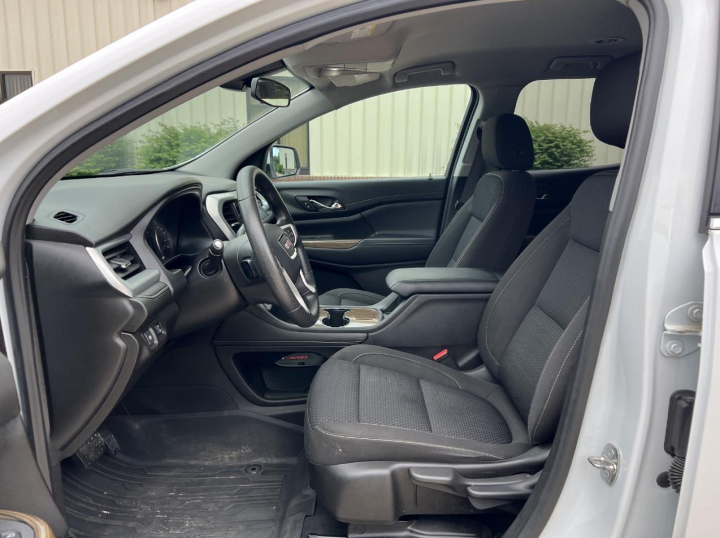 2021 WHITE /Black Cloth GMC Acadia SLE (1GKKNKLA5MZ) with an 2.5L 4 Cyl. engine, Automatic transmission, located at 506 S. Kingshighway, Cape Girardeau, MO, 63703, (573) 235-5000, 37.294994, -89.556206 - 2021 GMC Acadia SLE 93xxx miles Front Wheel Drive 2.5L 4 Cyl. Automatic 3rd Row Backup Camera Bluetooth Cruise Power Windows/Locks/Mirrors We have financing available and we accept trades! Fill out a credit application on our website or come by today! If you have any questions, give us a - Photo#11