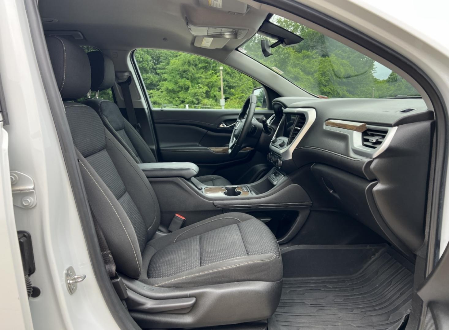 2021 WHITE /Black Cloth GMC Acadia SLE (1GKKNKLA5MZ) with an 2.5L 4 Cyl. engine, Automatic transmission, located at 506 S. Kingshighway, Cape Girardeau, MO, 63703, (573) 235-5000, 37.294994, -89.556206 - 2021 GMC Acadia SLE 93xxx miles Front Wheel Drive 2.5L 4 Cyl. Automatic 3rd Row Backup Camera Bluetooth Cruise Power Windows/Locks/Mirrors We have financing available and we accept trades! Fill out a credit application on our website or come by today! If you have any questions, give us a - Photo#13