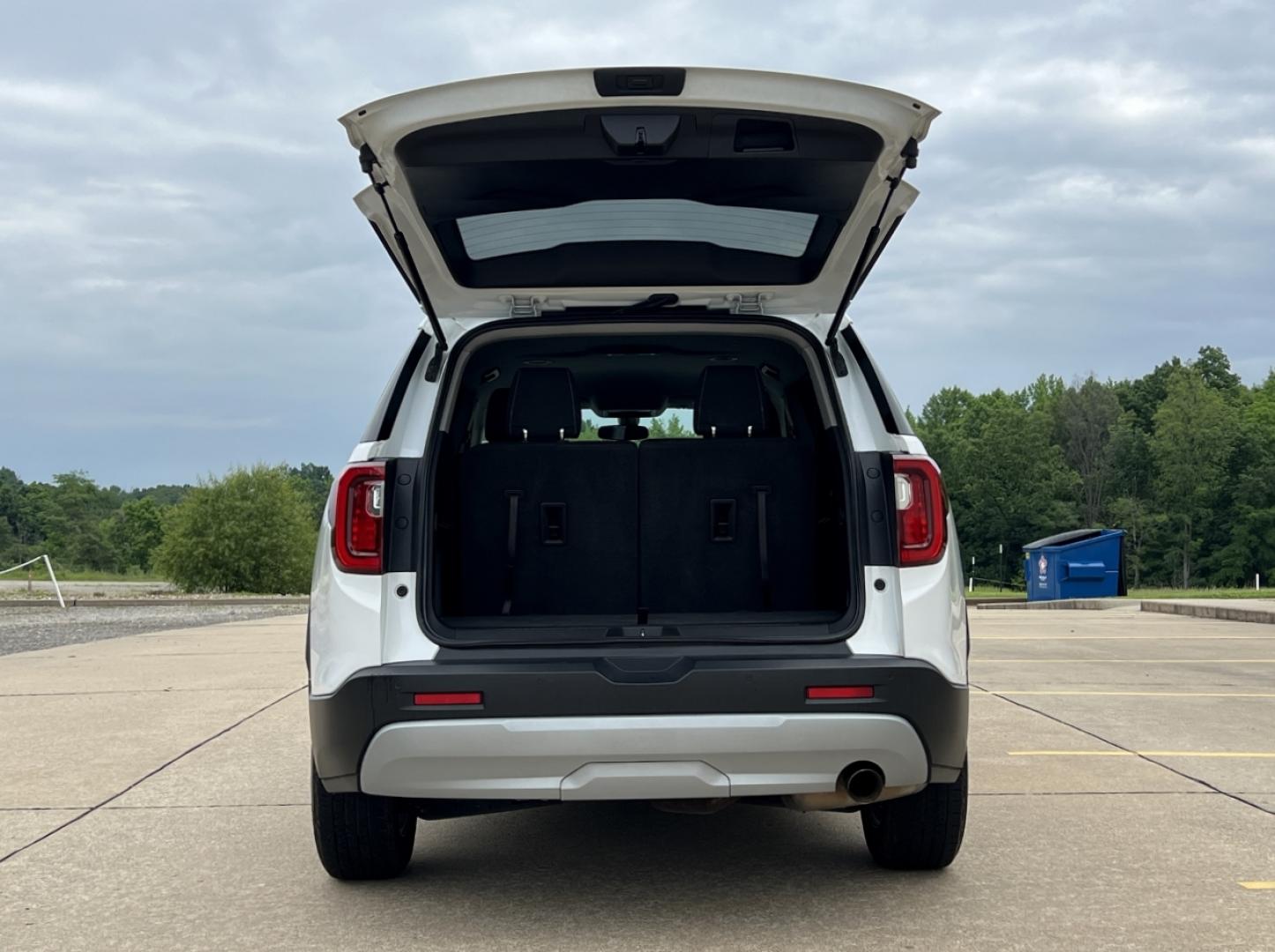 2021 WHITE /Black Cloth GMC Acadia SLE (1GKKNKLA5MZ) with an 2.5L 4 Cyl. engine, Automatic transmission, located at 506 S. Kingshighway, Cape Girardeau, MO, 63703, (573) 235-5000, 37.294994, -89.556206 - 2021 GMC Acadia SLE 93xxx miles Front Wheel Drive 2.5L 4 Cyl. Automatic 3rd Row Backup Camera Bluetooth Cruise Power Windows/Locks/Mirrors We have financing available and we accept trades! Fill out a credit application on our website or come by today! If you have any questions, give us a - Photo#17