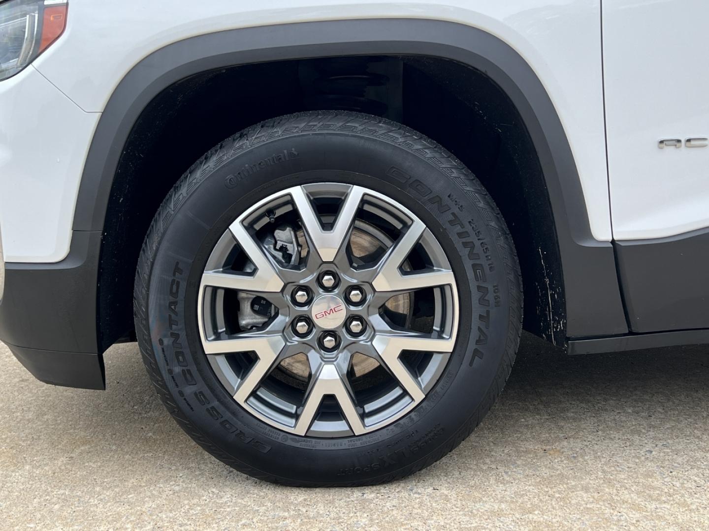 2021 WHITE /Black Cloth GMC Acadia SLE (1GKKNKLA5MZ) with an 2.5L 4 Cyl. engine, Automatic transmission, located at 506 S. Kingshighway, Cape Girardeau, MO, 63703, (573) 235-5000, 37.294994, -89.556206 - 2021 GMC Acadia SLE 93xxx miles Front Wheel Drive 2.5L 4 Cyl. Automatic 3rd Row Backup Camera Bluetooth Cruise Power Windows/Locks/Mirrors We have financing available and we accept trades! Fill out a credit application on our website or come by today! If you have any questions, give us a - Photo#35