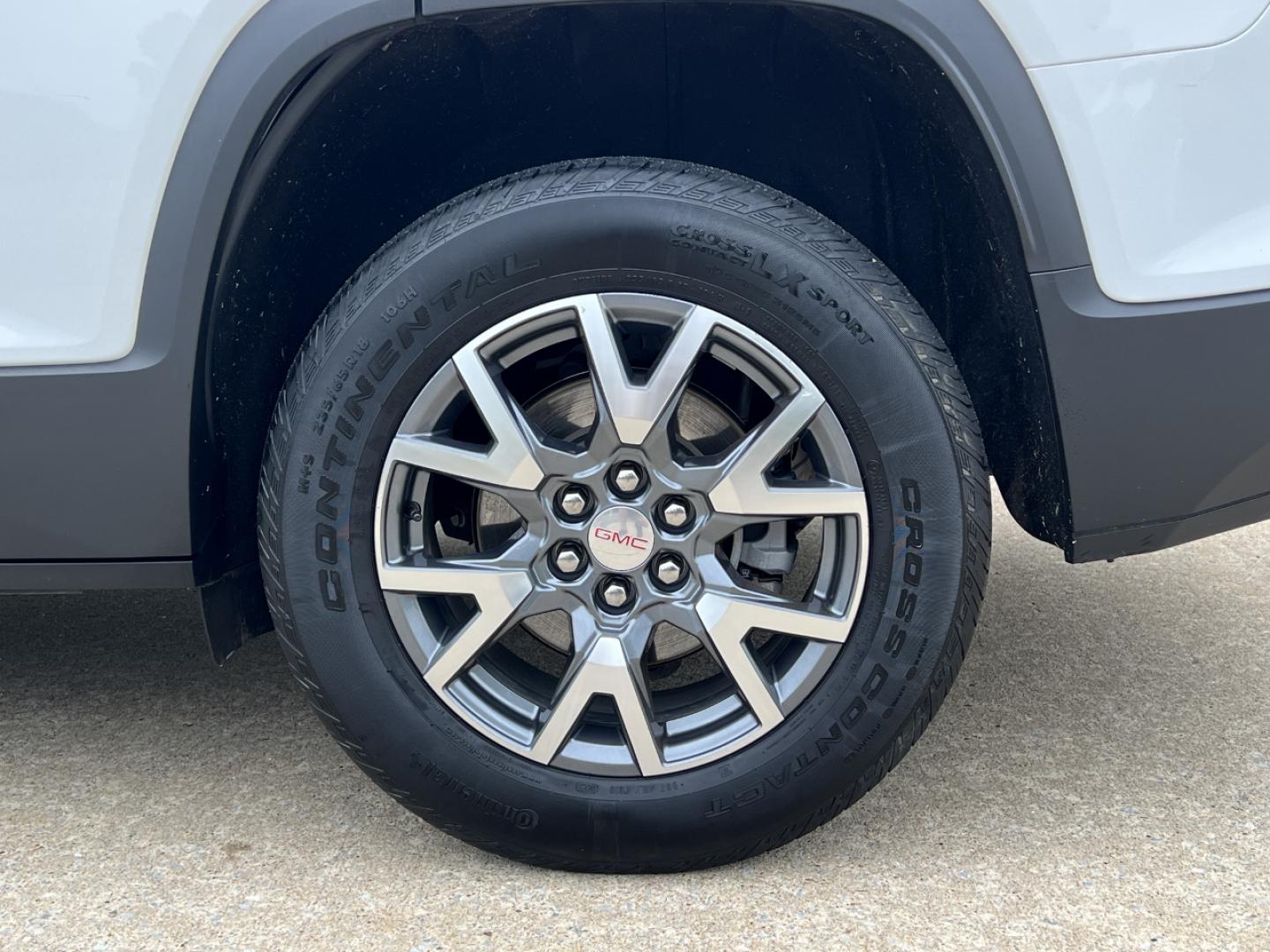 2021 WHITE /Black Cloth GMC Acadia SLE (1GKKNKLA5MZ) with an 2.5L 4 Cyl. engine, Automatic transmission, located at 506 S. Kingshighway, Cape Girardeau, MO, 63703, (573) 235-5000, 37.294994, -89.556206 - 2021 GMC Acadia SLE 93xxx miles Front Wheel Drive 2.5L 4 Cyl. Automatic 3rd Row Backup Camera Bluetooth Cruise Power Windows/Locks/Mirrors We have financing available and we accept trades! Fill out a credit application on our website or come by today! If you have any questions, give us a - Photo#37