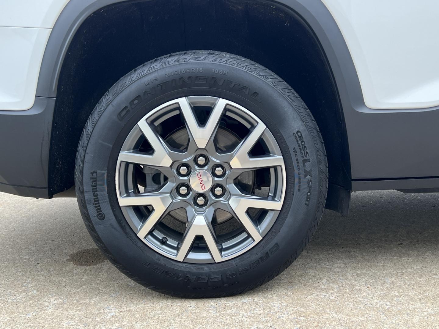 2021 WHITE /Black Cloth GMC Acadia SLE (1GKKNKLA5MZ) with an 2.5L 4 Cyl. engine, Automatic transmission, located at 506 S. Kingshighway, Cape Girardeau, MO, 63703, (573) 235-5000, 37.294994, -89.556206 - 2021 GMC Acadia SLE 93xxx miles Front Wheel Drive 2.5L 4 Cyl. Automatic 3rd Row Backup Camera Bluetooth Cruise Power Windows/Locks/Mirrors We have financing available and we accept trades! Fill out a credit application on our website or come by today! If you have any questions, give us a - Photo#38