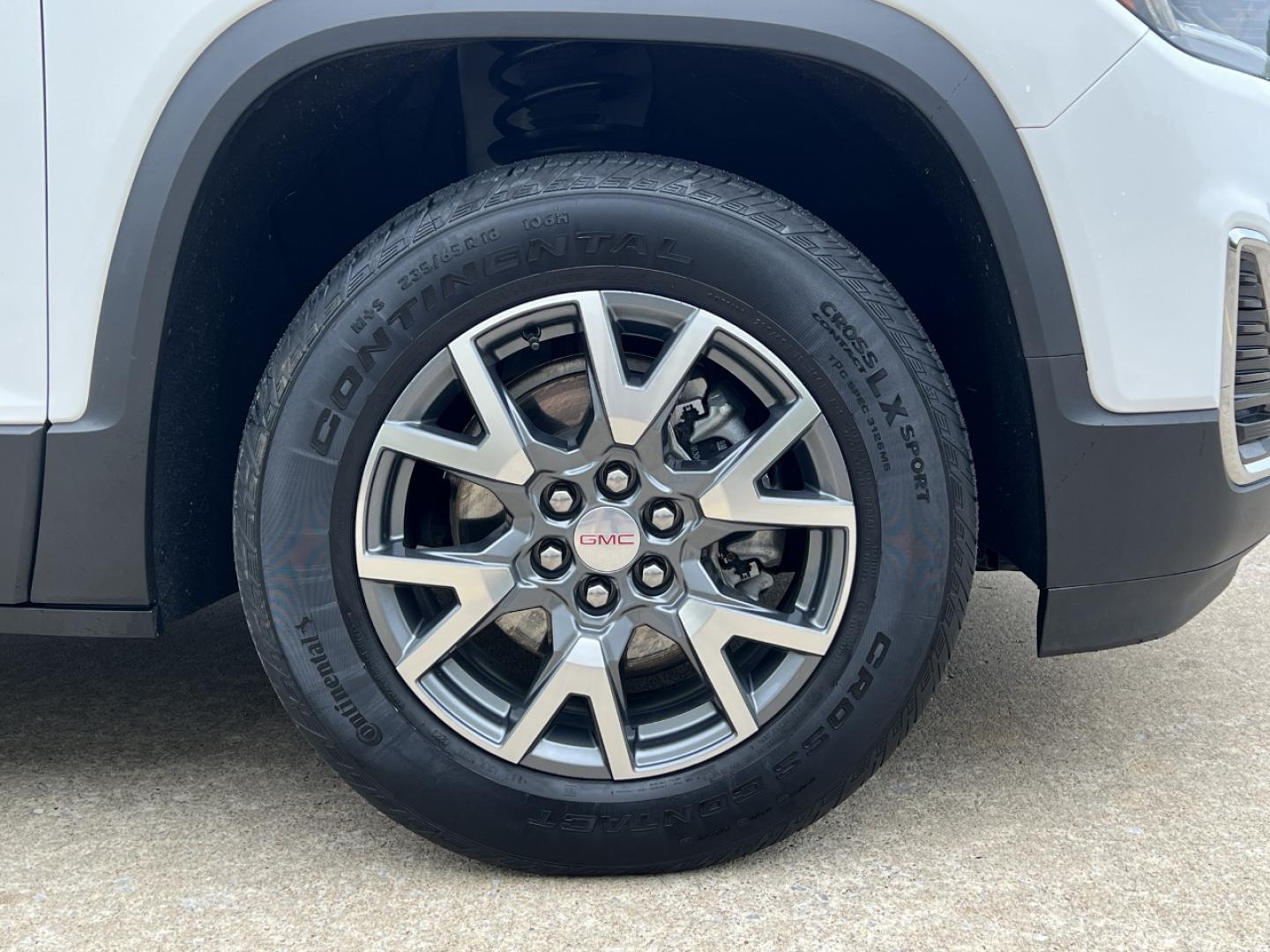 2021 WHITE /Black Cloth GMC Acadia SLE (1GKKNKLA5MZ) with an 2.5L 4 Cyl. engine, Automatic transmission, located at 506 S. Kingshighway, Cape Girardeau, MO, 63703, (573) 235-5000, 37.294994, -89.556206 - 2021 GMC Acadia SLE 93xxx miles Front Wheel Drive 2.5L 4 Cyl. Automatic 3rd Row Backup Camera Bluetooth Cruise Power Windows/Locks/Mirrors We have financing available and we accept trades! Fill out a credit application on our website or come by today! If you have any questions, give us a - Photo#39