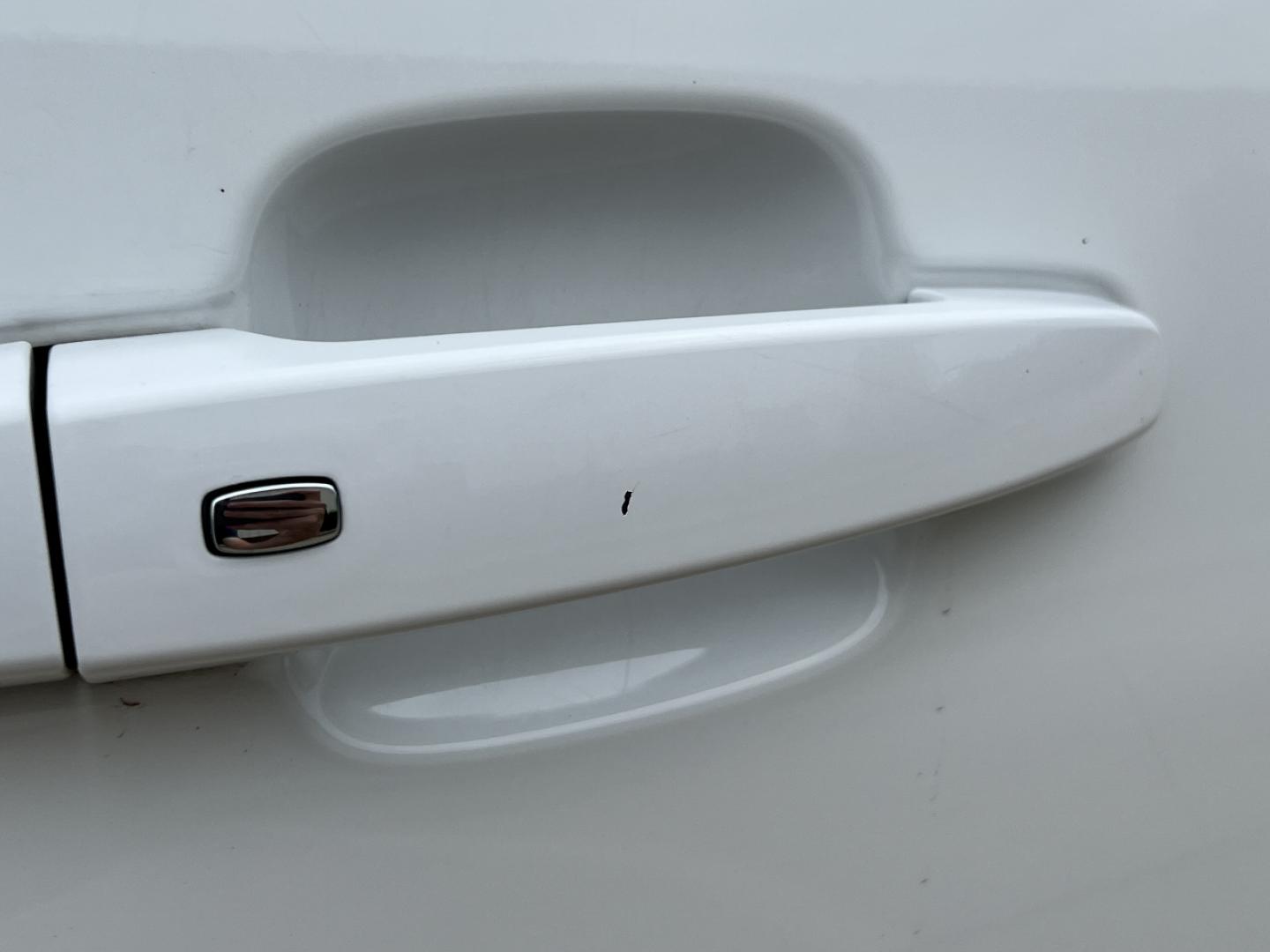 2021 WHITE /Black Cloth GMC Acadia SLE (1GKKNKLA5MZ) with an 2.5L 4 Cyl. engine, Automatic transmission, located at 506 S. Kingshighway, Cape Girardeau, MO, 63703, (573) 235-5000, 37.294994, -89.556206 - 2021 GMC Acadia SLE 93xxx miles Front Wheel Drive 2.5L 4 Cyl. Automatic 3rd Row Backup Camera Bluetooth Cruise Power Windows/Locks/Mirrors We have financing available and we accept trades! Fill out a credit application on our website or come by today! If you have any questions, give us a - Photo#42
