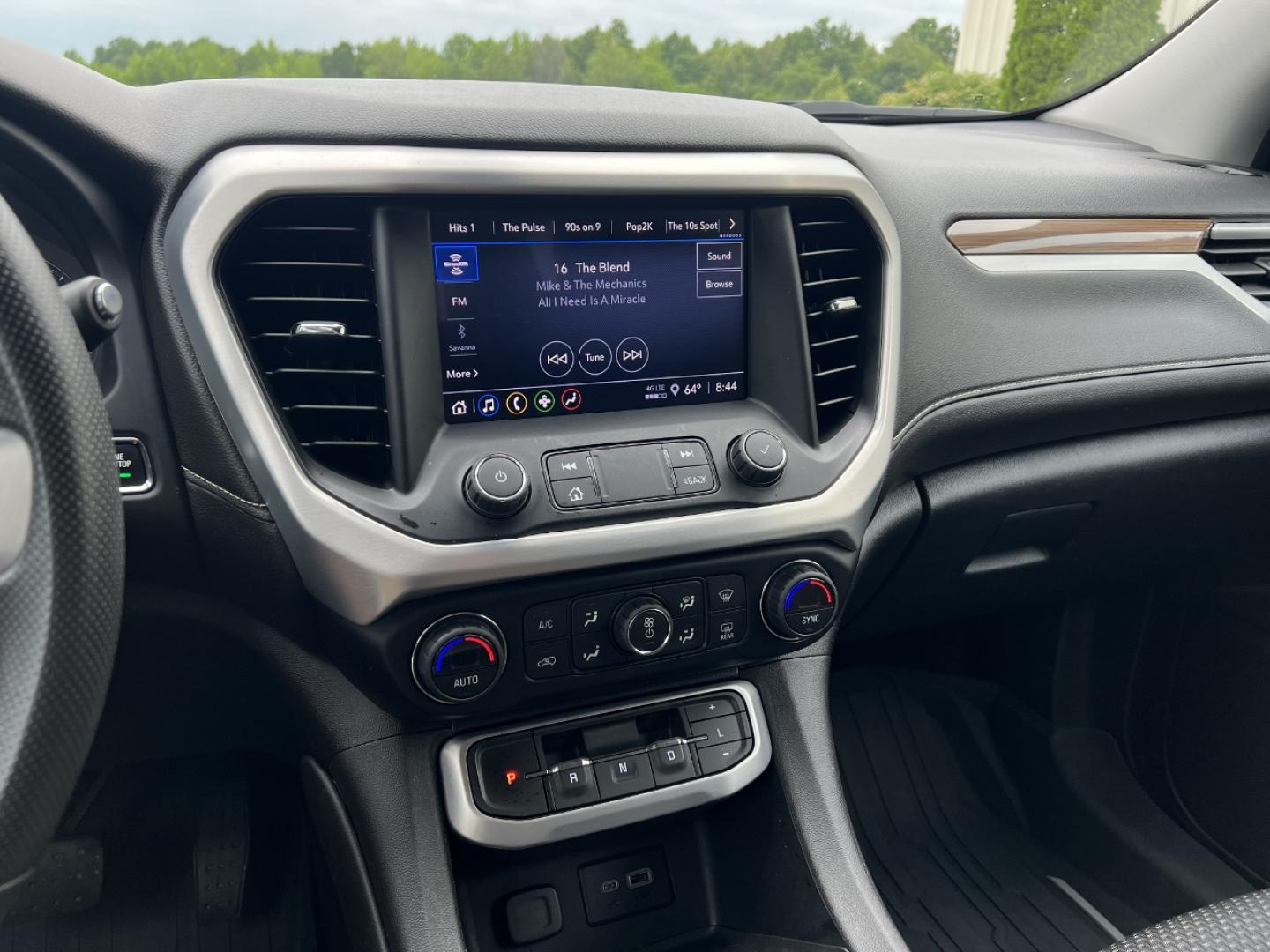 2021 WHITE /Black Cloth GMC Acadia SLE (1GKKNKLA5MZ) with an 2.5L 4 Cyl. engine, Automatic transmission, located at 506 S. Kingshighway, Cape Girardeau, MO, 63703, (573) 235-5000, 37.294994, -89.556206 - 2021 GMC Acadia SLE 93xxx miles Front Wheel Drive 2.5L 4 Cyl. Automatic 3rd Row Backup Camera Bluetooth Cruise Power Windows/Locks/Mirrors We have financing available and we accept trades! Fill out a credit application on our website or come by today! If you have any questions, give us a - Photo#22