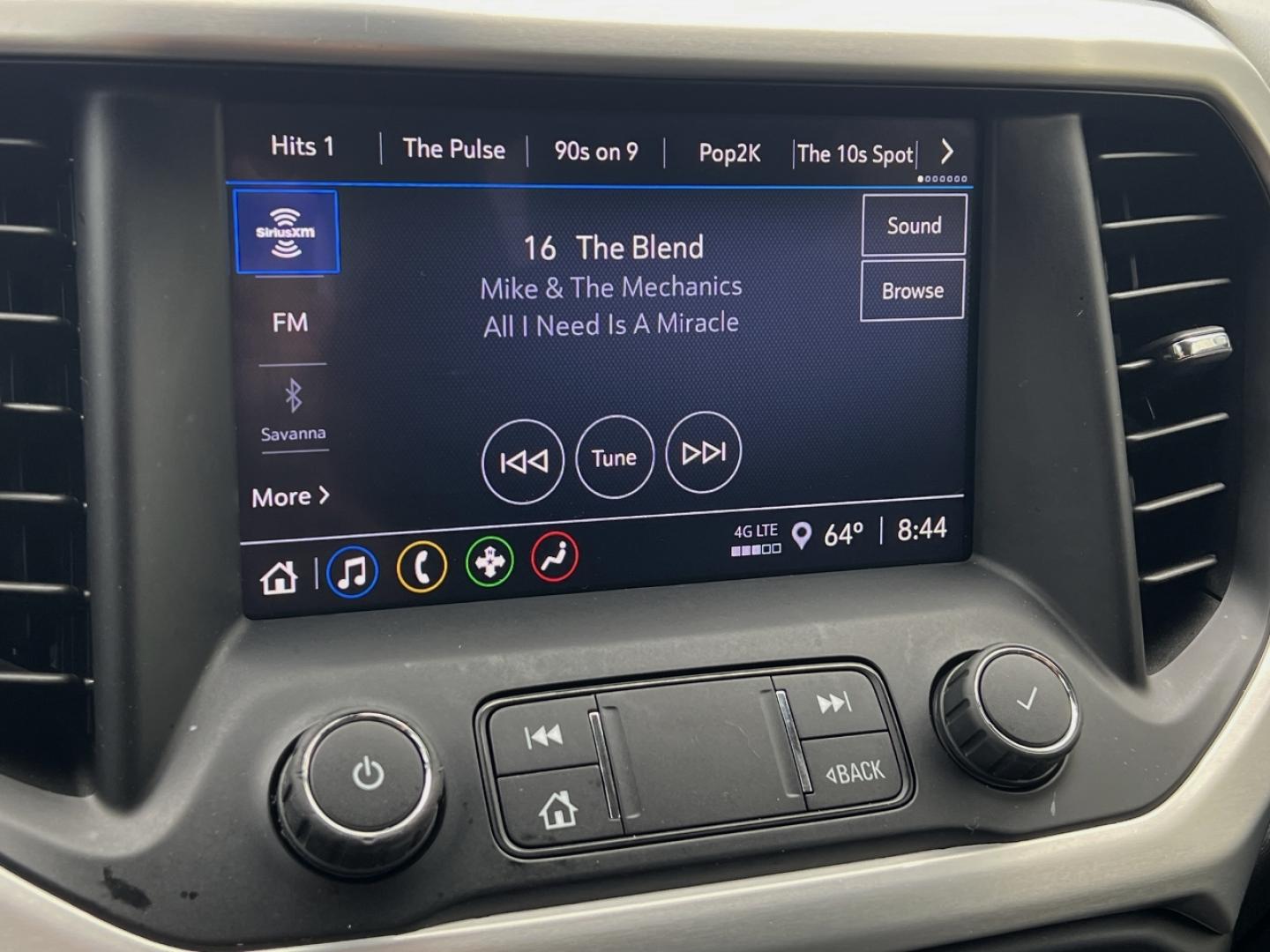 2021 WHITE /Black Cloth GMC Acadia SLE (1GKKNKLA5MZ) with an 2.5L 4 Cyl. engine, Automatic transmission, located at 506 S. Kingshighway, Cape Girardeau, MO, 63703, (573) 235-5000, 37.294994, -89.556206 - 2021 GMC Acadia SLE 93xxx miles Front Wheel Drive 2.5L 4 Cyl. Automatic 3rd Row Backup Camera Bluetooth Cruise Power Windows/Locks/Mirrors We have financing available and we accept trades! Fill out a credit application on our website or come by today! If you have any questions, give us a - Photo#23