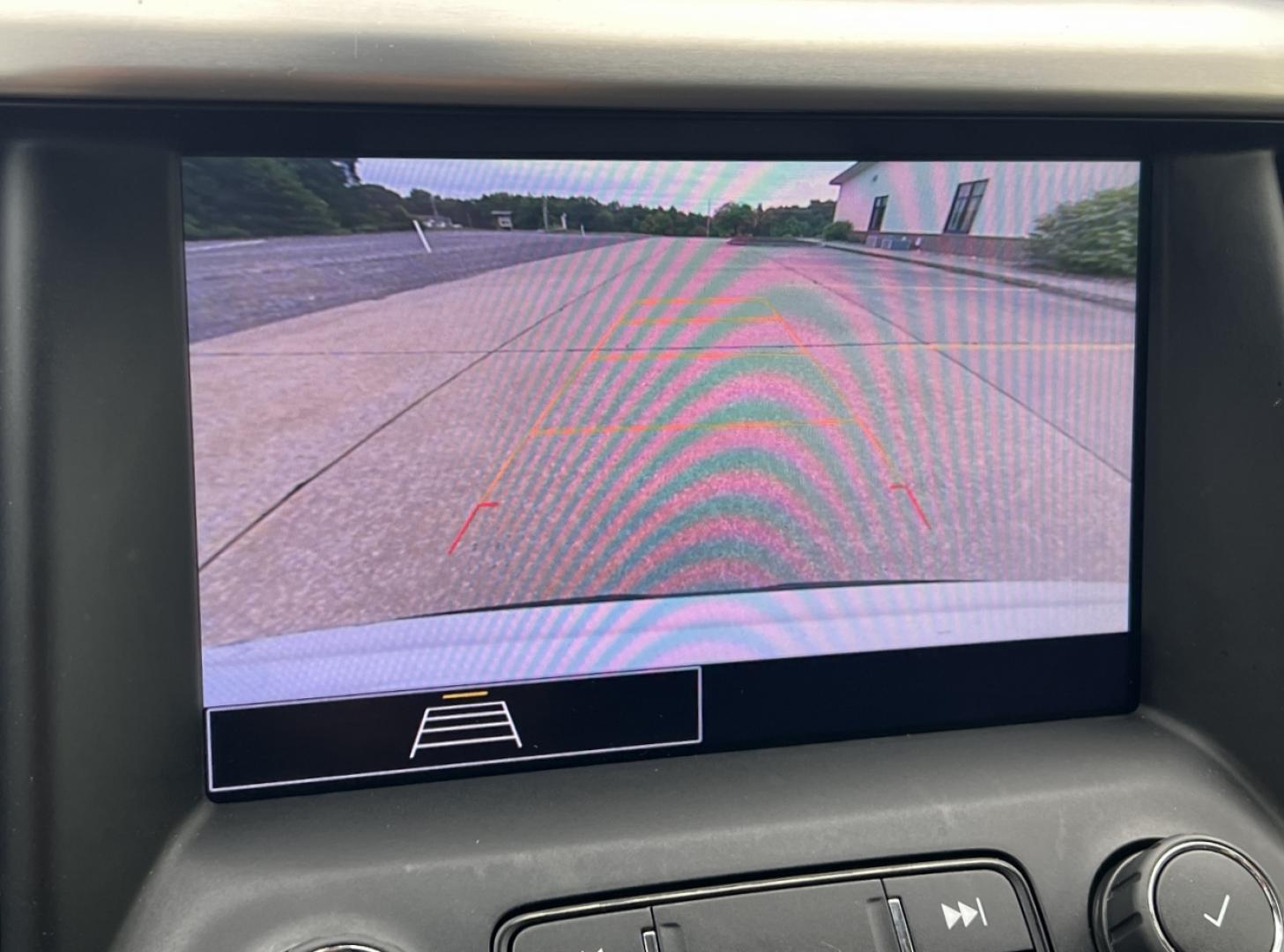 2021 WHITE /Black Cloth GMC Acadia SLE (1GKKNKLA5MZ) with an 2.5L 4 Cyl. engine, Automatic transmission, located at 506 S. Kingshighway, Cape Girardeau, MO, 63703, (573) 235-5000, 37.294994, -89.556206 - 2021 GMC Acadia SLE 93xxx miles Front Wheel Drive 2.5L 4 Cyl. Automatic 3rd Row Backup Camera Bluetooth Cruise Power Windows/Locks/Mirrors We have financing available and we accept trades! Fill out a credit application on our website or come by today! If you have any questions, give us a - Photo#2