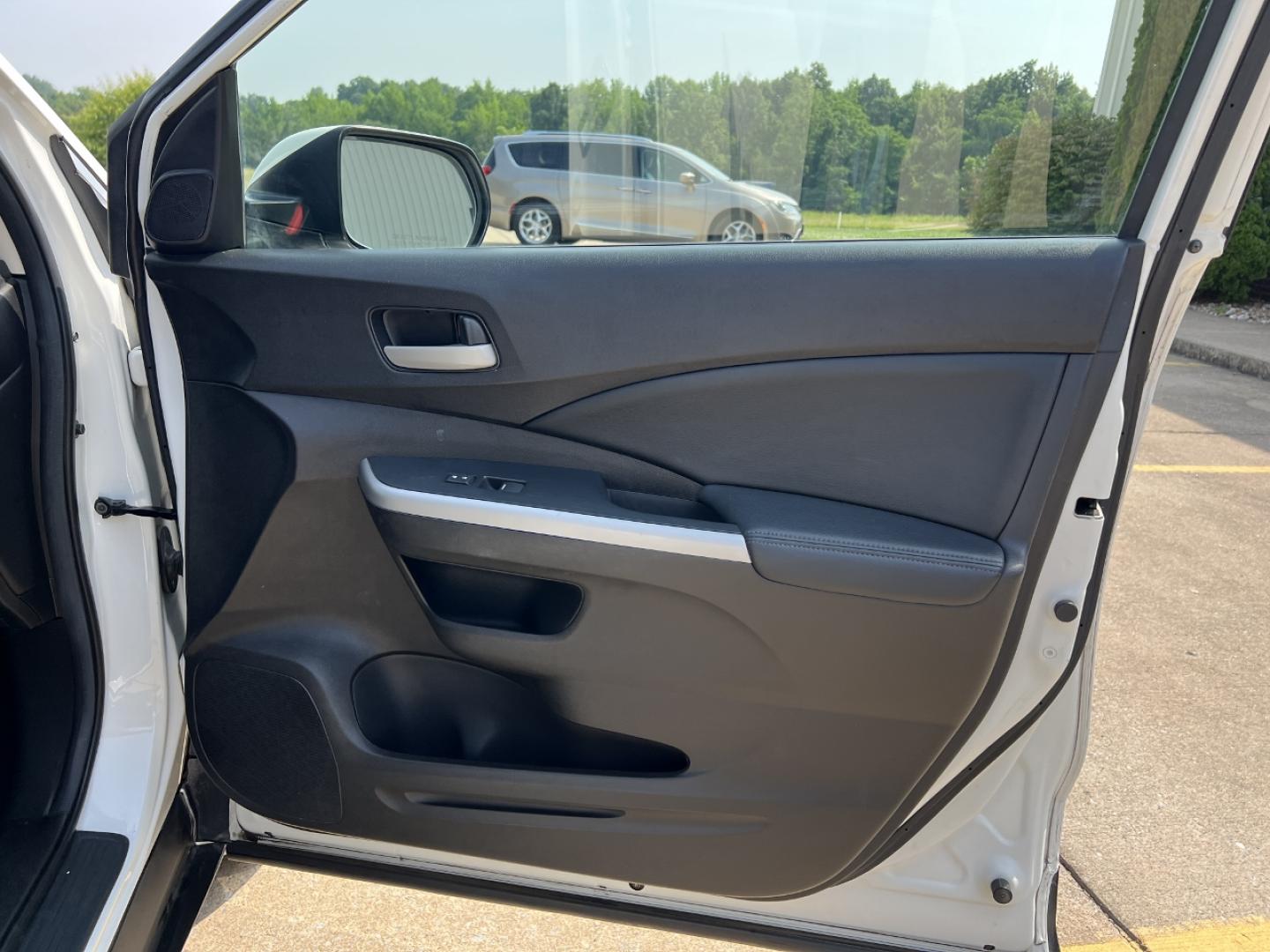 2013 WHITE /Black Leather Honda CR-V EX-L 4WD (5J6RM4H74DL) with an 2.4L 4 Cyl. engine, Automatic transmission, located at 2990 Old Orchard Rd., Jackson, MO, 63755, 37.354214, -89.612106 - 2013 Honda CR-V EX-L 234xxx miles All Wheel Drive 2.4L 4 Cyl. Automatic Backup Camera Power Driver Seat Heated Seats Sunroof Bluetooth Cruise Power Windows/Locks/Mirrors We have financing available and we accept trades! Fill out a credit application on our website or come by today! If y - Photo#15