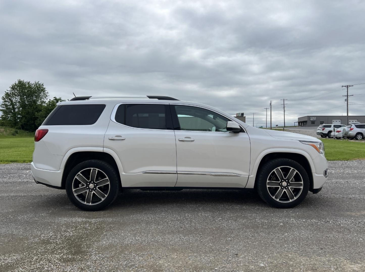 2019 WHITE /Tan Leather GMC Acadia Denali FWD (1GKKNPLS7KZ) with an 3.6L V6 engine, Automatic transmission, located at 2990 Old Orchard Rd., Jackson, MO, 63755, 37.354214, -89.612106 - We have financing available and we accept trades! Fill out a credit application on our website or come by today! If you have any questions, give us a call at (573) 204-7777 or visit our website at firstautocredit.com. - Photo#11