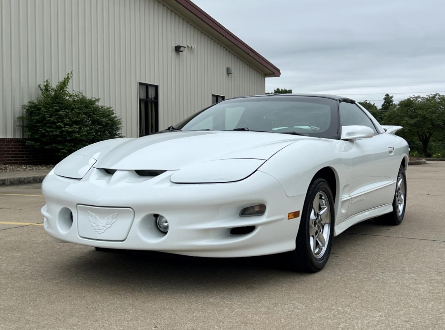1998 WHITE /Gray Leather Pontiac Firebird Formula (2G2FV22G4W2) with an 5.7L V8 engine, Automatic transmission, located at 2990 Old Orchard Rd., Jackson, MO, 63755, 37.354214, -89.612106 - 1998 Pontiac Firebird Trans Am Only 22xxx miles Rear Wheel Drive 5.7L V8 Automatic Leather Power Driver Seat Cruise Power Windows/Locks/Mirrors We have financing available and we accept trades! Fill out a credit application on our website or come by today! If you have any questions, give u - Photo#4