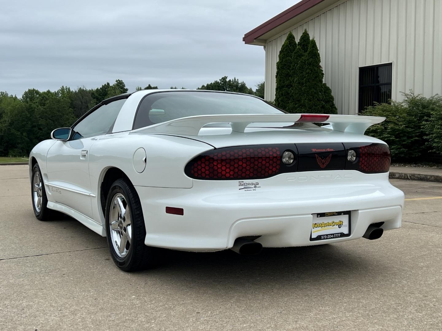 1998 WHITE /Gray Leather Pontiac Firebird Formula (2G2FV22G4W2) with an 5.7L V8 engine, Automatic transmission, located at 2990 Old Orchard Rd., Jackson, MO, 63755, 37.354214, -89.612106 - 1998 Pontiac Firebird Trans Am Only 22xxx miles Rear Wheel Drive 5.7L V8 Automatic Leather Power Driver Seat Cruise Power Windows/Locks/Mirrors We have financing available and we accept trades! Fill out a credit application on our website or come by today! If you have any questions, give u - Photo#8