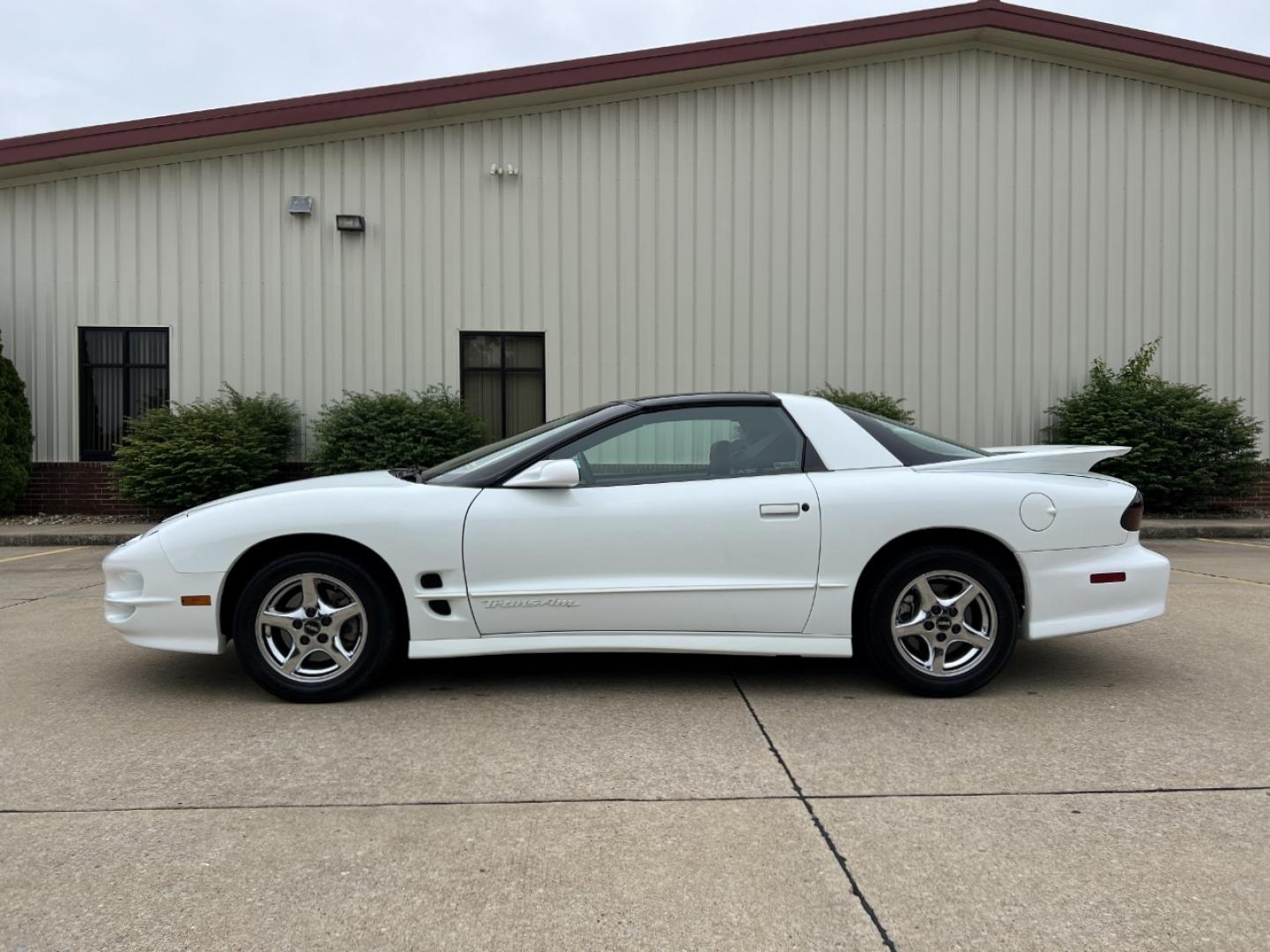 1998 WHITE /Gray Leather Pontiac Firebird Formula (2G2FV22G4W2) with an 5.7L V8 engine, Automatic transmission, located at 2990 Old Orchard Rd., Jackson, MO, 63755, 37.354214, -89.612106 - 1998 Pontiac Firebird Trans Am Only 22xxx miles Rear Wheel Drive 5.7L V8 Automatic Leather Power Driver Seat Cruise Power Windows/Locks/Mirrors We have financing available and we accept trades! Fill out a credit application on our website or come by today! If you have any questions, give u - Photo#5