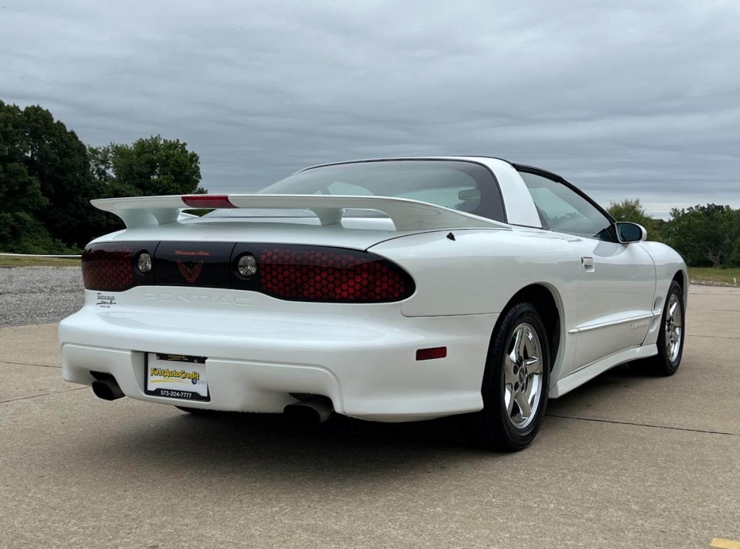 1998 WHITE /Gray Leather Pontiac Firebird Formula (2G2FV22G4W2) with an 5.7L V8 engine, Automatic transmission, located at 2990 Old Orchard Rd., Jackson, MO, 63755, 37.354214, -89.612106 - 1998 Pontiac Firebird Trans Am Only 22xxx miles Rear Wheel Drive 5.7L V8 Automatic Leather Power Driver Seat Cruise Power Windows/Locks/Mirrors We have financing available and we accept trades! Fill out a credit application on our website or come by today! If you have any questions, give u - Photo#7
