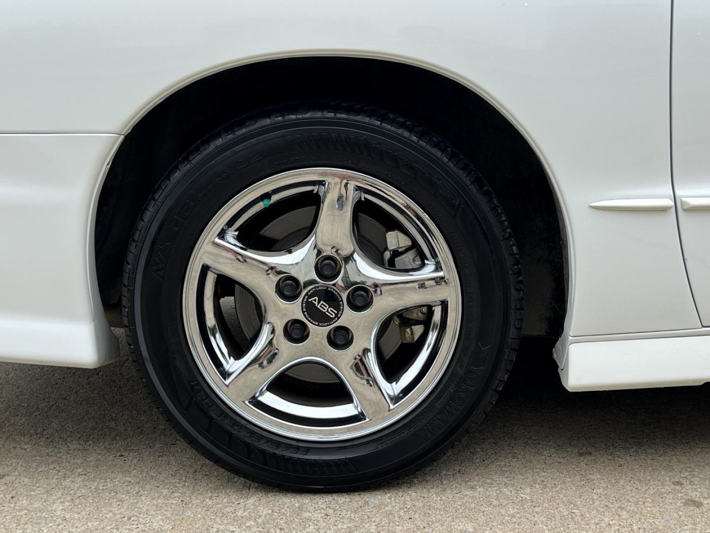 1998 WHITE /Gray Leather Pontiac Firebird Formula (2G2FV22G4W2) with an 5.7L V8 engine, Automatic transmission, located at 2990 Old Orchard Rd., Jackson, MO, 63755, 37.354214, -89.612106 - 1998 Pontiac Firebird Trans Am Only 22xxx miles Rear Wheel Drive 5.7L V8 Automatic Leather Power Driver Seat Cruise Power Windows/Locks/Mirrors We have financing available and we accept trades! Fill out a credit application on our website or come by today! If you have any questions, give u - Photo#32