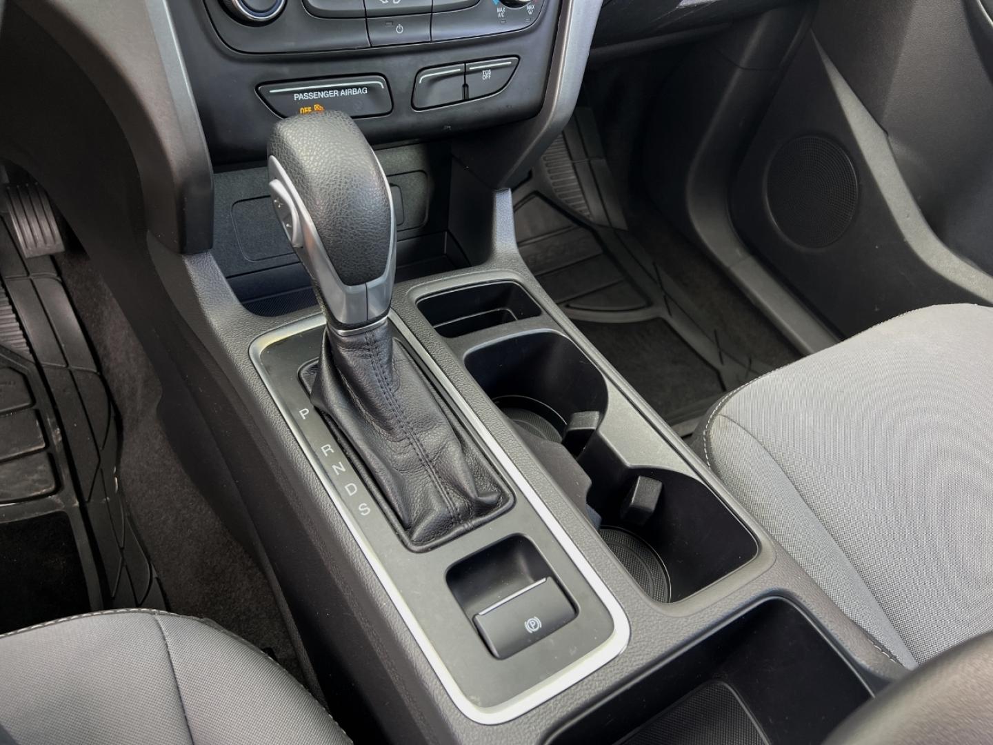 2017 WHITE /Gray Cloth Ford Escape S FWD (1FMCU0F71HU) with an 2.5L 4 Cyl. engine, Automatic transmission, located at 506 S. Kingshighway, Cape Girardeau, MO, 63703, (573) 235-5000, 37.294994, -89.556206 - 2017 Ford Escape S 80xxx miles Front Wheel Drive 2.5L 4 Cyl. Automatic Backup Camera Bluetooth Cruise Power Windows/Locks/Mirrors We have financing available and we accept trades! Fill out a credit application on our website or come by today! If you have any questions, give us a call at (5 - Photo#20