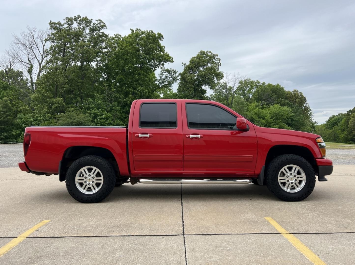 2012 RED /Gray Cloth Chevrolet Colorado 1LT Crew Cab 4WD (1GCHTCFE8C8) with an 3.7L 5 Cyl. engine, Automatic transmission, located at 506 S. Kingshighway, Cape Girardeau, MO, 63703, (573) 235-5000, 37.294994, -89.556206 - 2012 Chevrolet Colorado LT 135xxx miles 4x4 3.7L 5 Cyl. Automatic Cruise Power Windows/Locks/Mirrors We have financing available and we accept trades! Fill out a credit application on our website or come by today! If you have any questions, give us a call at (573) 235-5000 or visit our websi - Photo#5