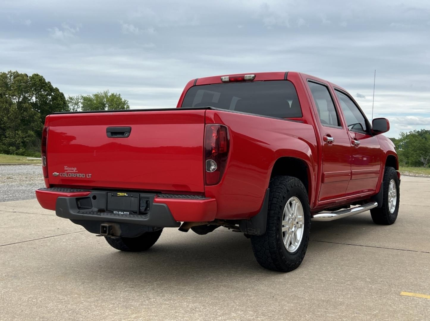 2012 RED /Gray Cloth Chevrolet Colorado 1LT Crew Cab 4WD (1GCHTCFE8C8) with an 3.7L 5 Cyl. engine, Automatic transmission, located at 506 S. Kingshighway, Cape Girardeau, MO, 63703, (573) 235-5000, 37.294994, -89.556206 - 2012 Chevrolet Colorado LT 135xxx miles 4x4 3.7L 5 Cyl. Automatic Cruise Power Windows/Locks/Mirrors We have financing available and we accept trades! Fill out a credit application on our website or come by today! If you have any questions, give us a call at (573) 235-5000 or visit our websi - Photo#6