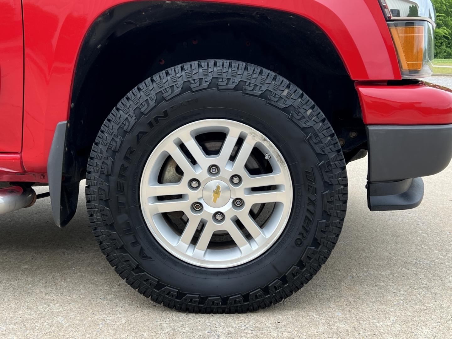 2012 RED /Gray Cloth Chevrolet Colorado 1LT Crew Cab 4WD (1GCHTCFE8C8) with an 3.7L 5 Cyl. engine, Automatic transmission, located at 506 S. Kingshighway, Cape Girardeau, MO, 63703, (573) 235-5000, 37.294994, -89.556206 - 2012 Chevrolet Colorado LT 135xxx miles 4x4 3.7L 5 Cyl. Automatic Cruise Power Windows/Locks/Mirrors We have financing available and we accept trades! Fill out a credit application on our website or come by today! If you have any questions, give us a call at (573) 235-5000 or visit our websi - Photo#33