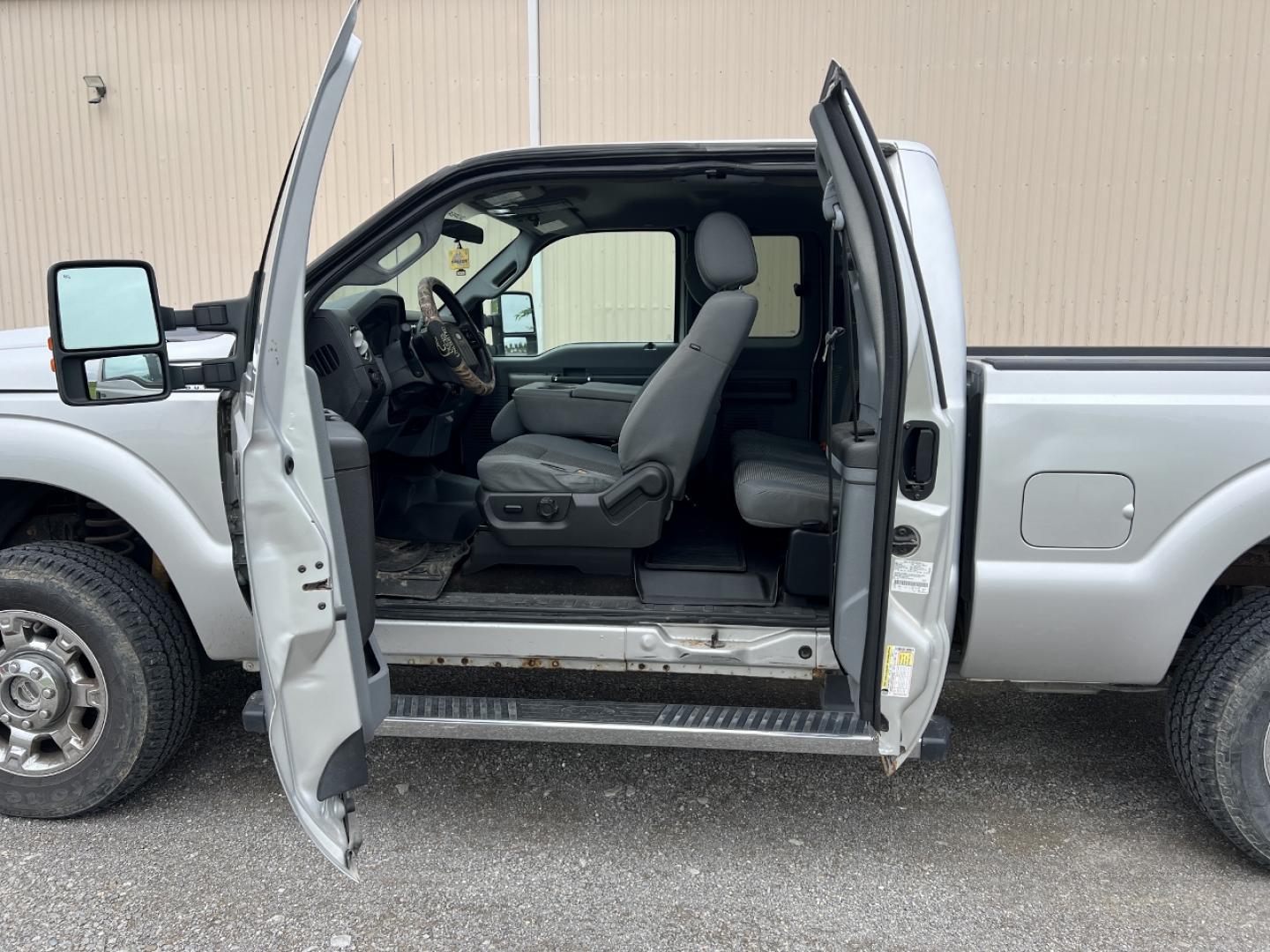 2013 SILVER /Gray Cloth Ford F-250 SD XLT SuperCab Long Bed 4WD (1FT7X2B62DE) with an 6.2L V8 engine, Automatic transmission, located at 2990 Old Orchard Rd., Jackson, MO, 63755, 37.354214, -89.612106 - We have financing available and we accept trades! Fill out a credit application on our website or come by today! If you have any questions, give us a call at (573) 204-7777 or visit our website at firstautocredit.com. - Photo#6