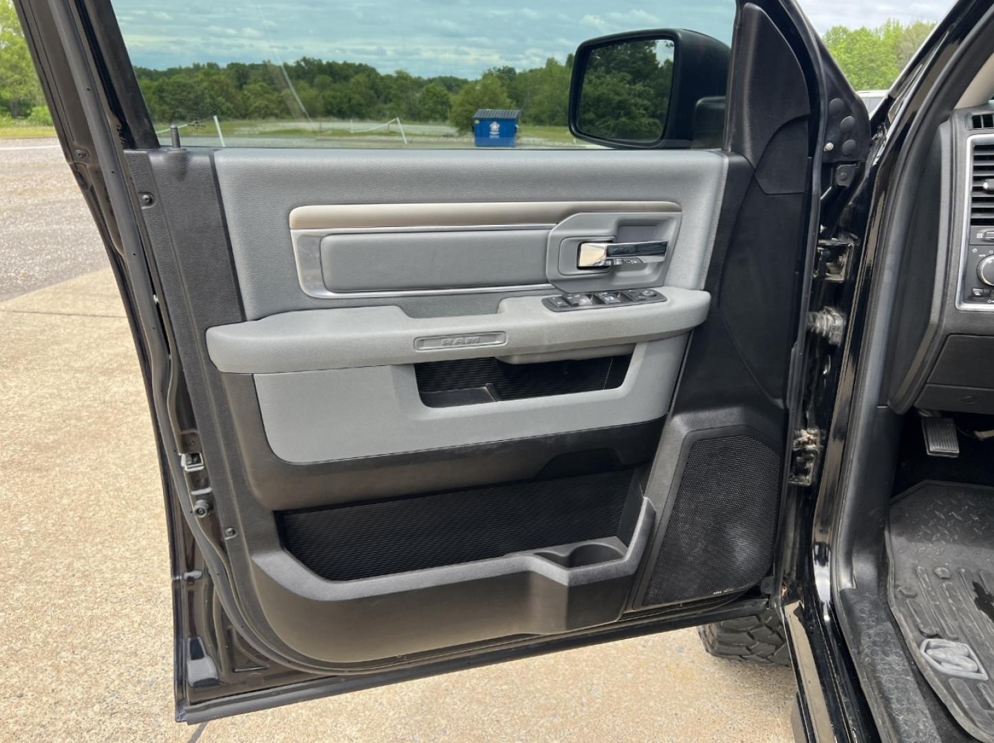 2014 BLACK /Gray Cloth RAM 1500 SLT Crew Cab SWB 4WD (1C6RR7LT2ES) with an 5.7L V8 HEMI engine, Automatic transmission, located at 506 S. Kingshighway, Cape Girardeau, MO, 63703, (573) 235-5000, 37.294994, -89.556206 - 2014 Ram 1500 SLT 124xxx miles 4x4 5.7L V8 HEMI Automatic Power Driver Seat Bluetooth Remote Start Cruise Power Windows/Locks/Mirrors We have financing available and we accept trades! Fill out a credit application on our website or come by today! If you have any questions, give us a call - Photo#12