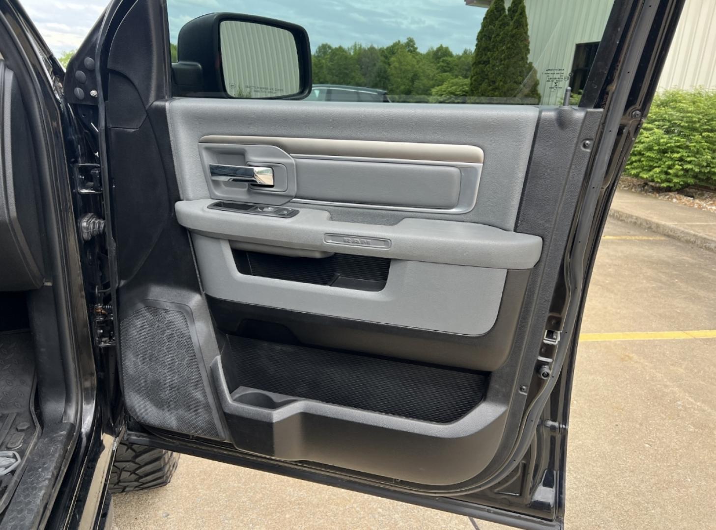2014 BLACK /Gray Cloth RAM 1500 SLT Crew Cab SWB 4WD (1C6RR7LT2ES) with an 5.7L V8 HEMI engine, Automatic transmission, located at 506 S. Kingshighway, Cape Girardeau, MO, 63703, (573) 235-5000, 37.294994, -89.556206 - 2014 Ram 1500 SLT 124xxx miles 4x4 5.7L V8 HEMI Automatic Power Driver Seat Bluetooth Remote Start Cruise Power Windows/Locks/Mirrors We have financing available and we accept trades! Fill out a credit application on our website or come by today! If you have any questions, give us a call - Photo#15