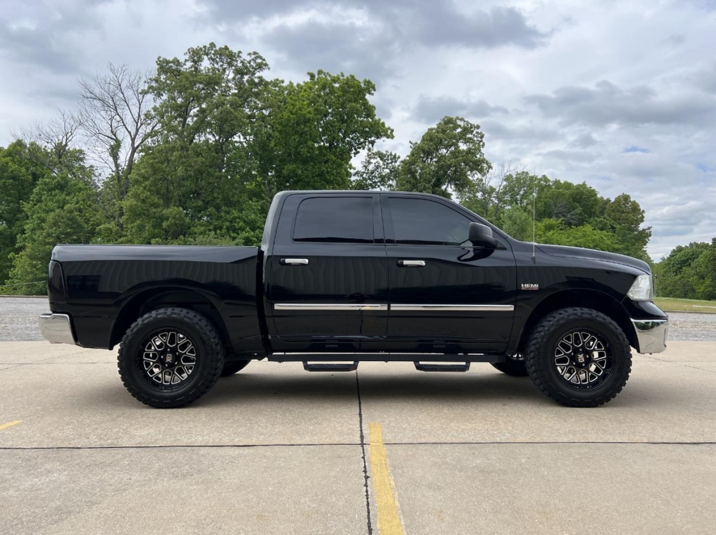 2014 BLACK /Gray Cloth RAM 1500 SLT Crew Cab SWB 4WD (1C6RR7LT2ES) with an 5.7L V8 HEMI engine, Automatic transmission, located at 506 S. Kingshighway, Cape Girardeau, MO, 63703, (573) 235-5000, 37.294994, -89.556206 - 2014 Ram 1500 SLT 124xxx miles 4x4 5.7L V8 HEMI Automatic Power Driver Seat Bluetooth Remote Start Cruise Power Windows/Locks/Mirrors We have financing available and we accept trades! Fill out a credit application on our website or come by today! If you have any questions, give us a call - Photo#7