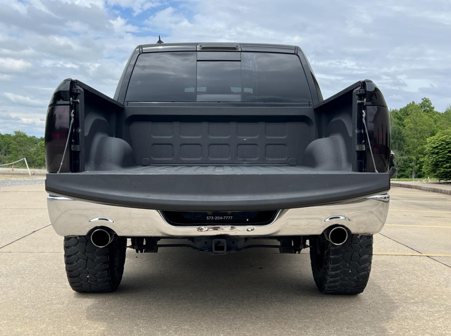 2014 BLACK /Gray Cloth RAM 1500 SLT Crew Cab SWB 4WD (1C6RR7LT2ES) with an 5.7L V8 HEMI engine, Automatic transmission, located at 506 S. Kingshighway, Cape Girardeau, MO, 63703, (573) 235-5000, 37.294994, -89.556206 - 2014 Ram 1500 SLT 124xxx miles 4x4 5.7L V8 HEMI Automatic Power Driver Seat Bluetooth Remote Start Cruise Power Windows/Locks/Mirrors We have financing available and we accept trades! Fill out a credit application on our website or come by today! If you have any questions, give us a call - Photo#18