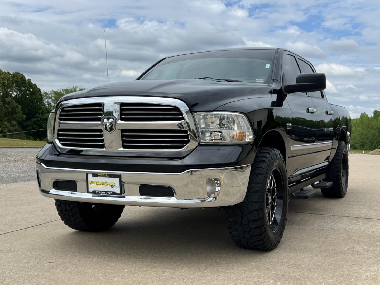 2014 BLACK /Gray Cloth RAM 1500 SLT Crew Cab SWB 4WD (1C6RR7LT2ES) with an 5.7L V8 HEMI engine, Automatic transmission, located at 506 S. Kingshighway, Cape Girardeau, MO, 63703, (573) 235-5000, 37.294994, -89.556206 - 2014 Ram 1500 SLT 124xxx miles 4x4 5.7L V8 HEMI Automatic Power Driver Seat Bluetooth Remote Start Cruise Power Windows/Locks/Mirrors We have financing available and we accept trades! Fill out a credit application on our website or come by today! If you have any questions, give us a call - Photo#5