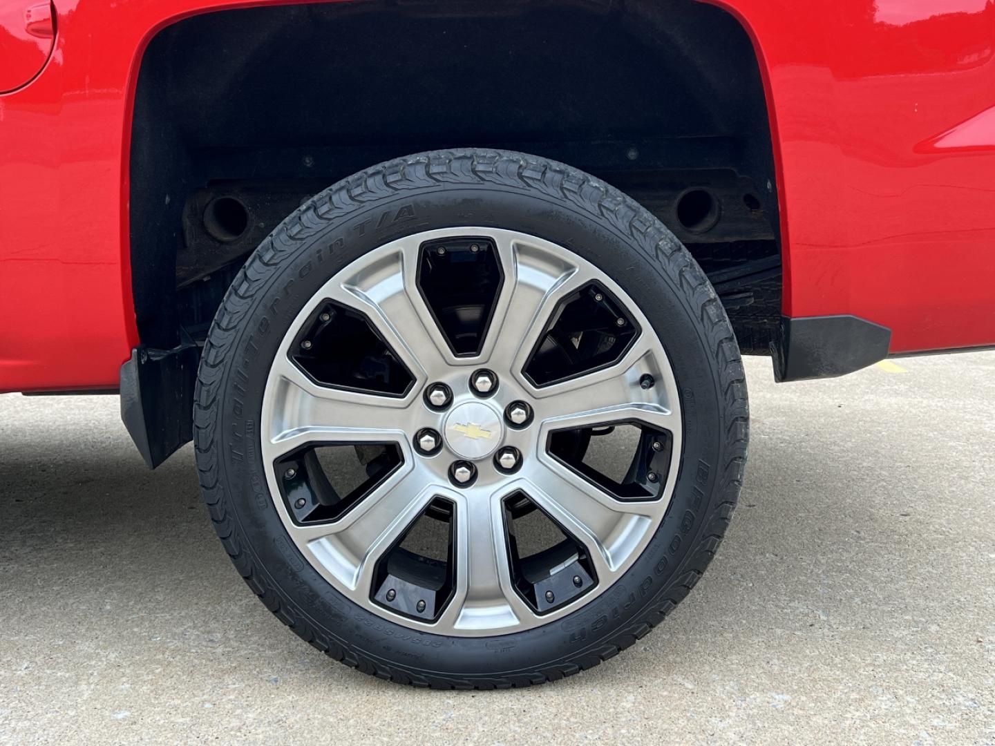 2017 RED /Gray Cloth Chevrolet Silverado 1500 LT Crew Cab 4WD (3GCUKREC1HG) with an 5.3L V8 engine, Automatic transmission, located at 506 S. Kingshighway, Cape Girardeau, MO, 63703, (573) 235-5000, 37.294994, -89.556206 - 2017 Chevrolet Silverado 1500 LT 77xxx miles 4x4 5.3L V8 Automatic Navigation Backup Camera Power Driver Seat Heated Seats Bluetooth Remote Start Cruise Power Windows/Locks/Mirrors We have financing available and we accept trades! Fill out a credit application on our website or come by - Photo#34