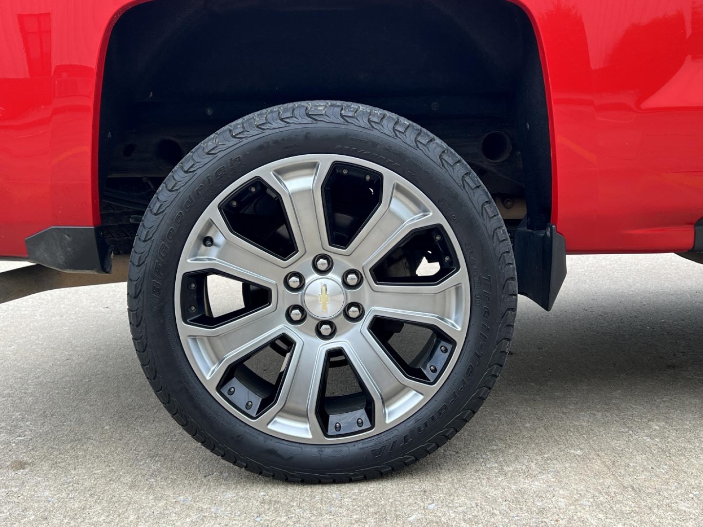 2017 RED /Gray Cloth Chevrolet Silverado 1500 LT Crew Cab 4WD (3GCUKREC1HG) with an 5.3L V8 engine, Automatic transmission, located at 506 S. Kingshighway, Cape Girardeau, MO, 63703, (573) 235-5000, 37.294994, -89.556206 - 2017 Chevrolet Silverado 1500 LT 77xxx miles 4x4 5.3L V8 Automatic Navigation Backup Camera Power Driver Seat Heated Seats Bluetooth Remote Start Cruise Power Windows/Locks/Mirrors We have financing available and we accept trades! Fill out a credit application on our website or come by - Photo#35