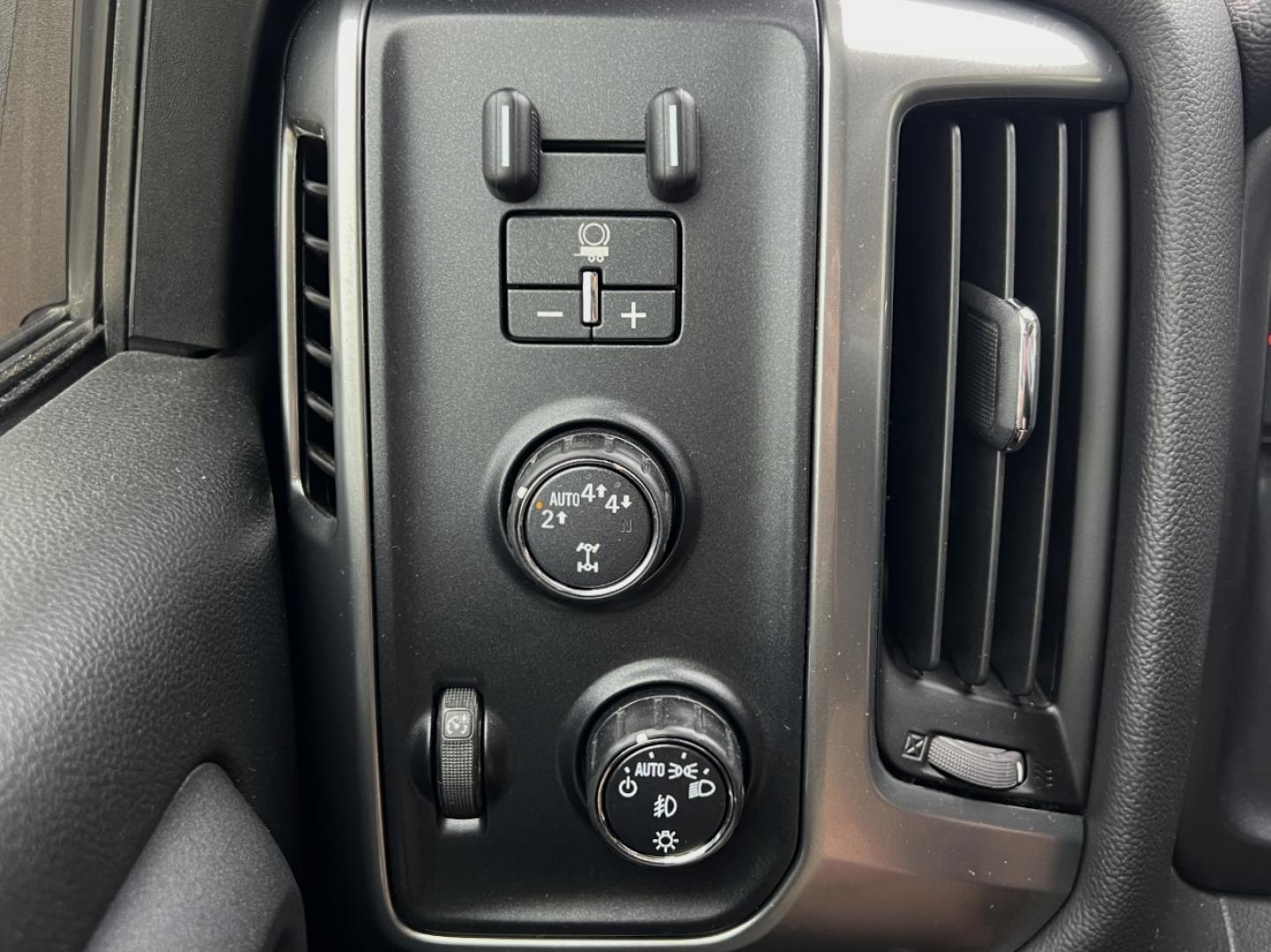 2017 RED /Gray Cloth Chevrolet Silverado 1500 LT Crew Cab 4WD (3GCUKREC1HG) with an 5.3L V8 engine, Automatic transmission, located at 506 S. Kingshighway, Cape Girardeau, MO, 63703, (573) 235-5000, 37.294994, -89.556206 - 2017 Chevrolet Silverado 1500 LT 77xxx miles 4x4 5.3L V8 Automatic Navigation Backup Camera Power Driver Seat Heated Seats Bluetooth Remote Start Cruise Power Windows/Locks/Mirrors We have financing available and we accept trades! Fill out a credit application on our website or come by - Photo#2