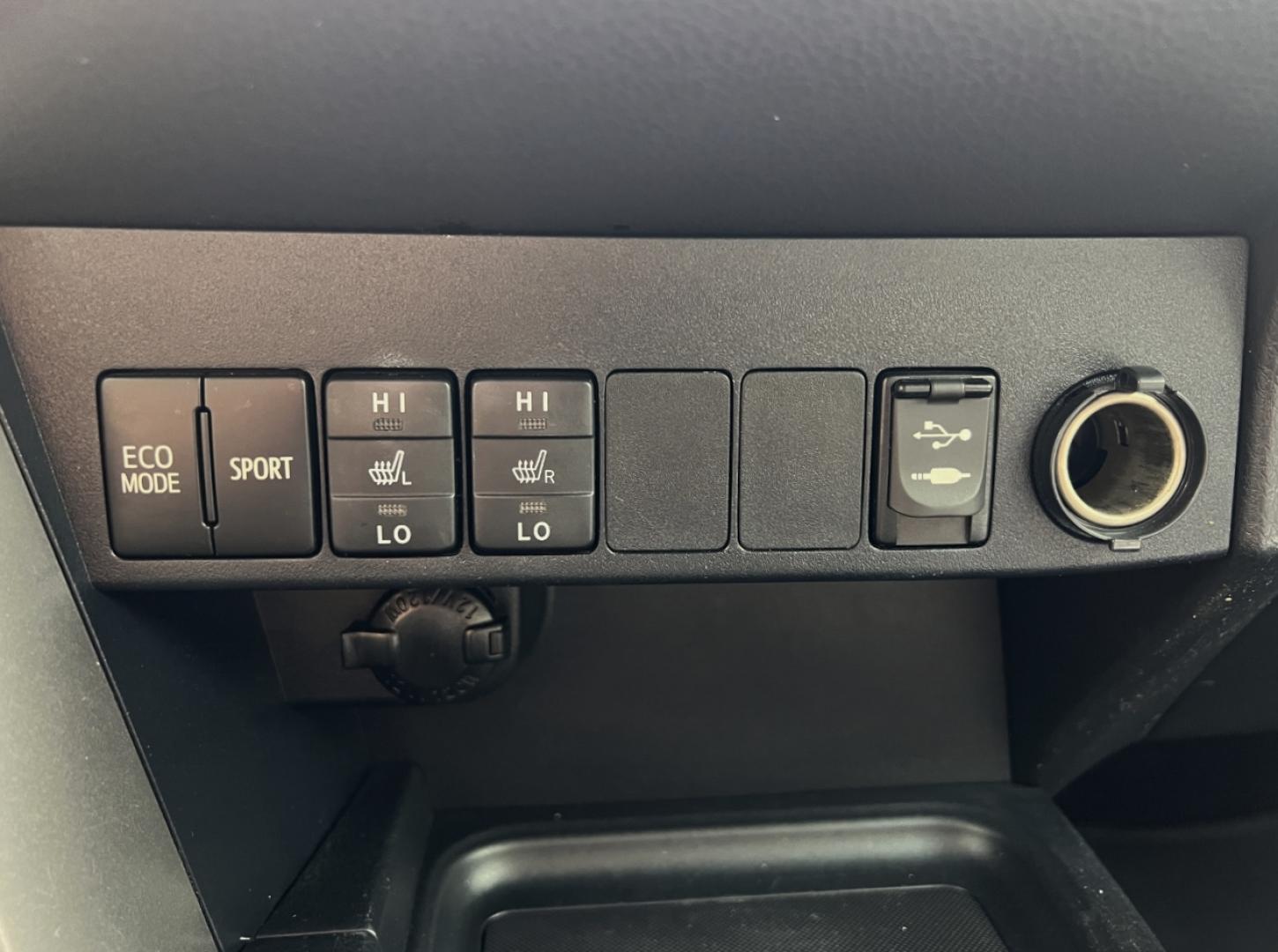 2017 GRAY /Tan Leather Toyota RAV4 Limited AWD (JTMDFREV6HJ) with an 2.5L 4 Cyl. engine, Automatic transmission, located at 506 S. Kingshighway, Cape Girardeau, MO, 63703, (573) 235-5000, 37.294994, -89.556206 - 2017 Toyota RAV4 Limited 158xxx miles All Wheel Drive 2.5L 4 Cyl. Automatic Leather Navigation Backup Camera Power Driver Seat Heated Seats Sunroof Bluetooth Cruise Power Windows/Locks/Mirrors We have financing available and we accept trades! Fill out a credit application on our websit - Photo#4