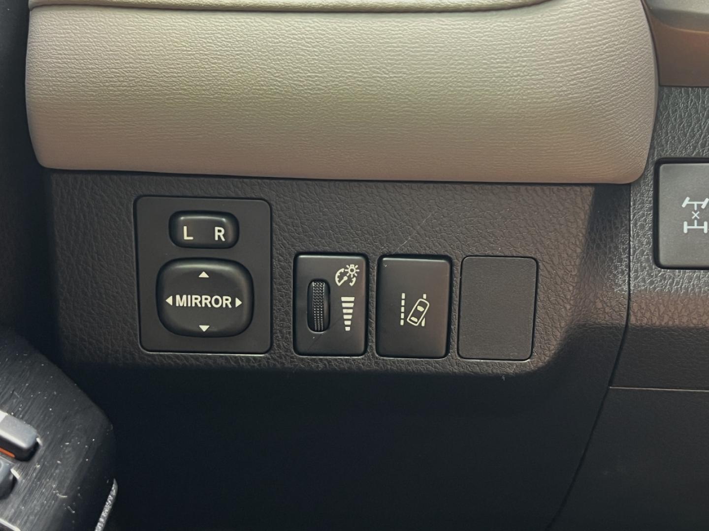 2017 GRAY /Tan Leather Toyota RAV4 Limited AWD (JTMDFREV6HJ) with an 2.5L 4 Cyl. engine, Automatic transmission, located at 506 S. Kingshighway, Cape Girardeau, MO, 63703, (573) 235-5000, 37.294994, -89.556206 - 2017 Toyota RAV4 Limited 158xxx miles All Wheel Drive 2.5L 4 Cyl. Automatic Leather Navigation Backup Camera Power Driver Seat Heated Seats Sunroof Bluetooth Cruise Power Windows/Locks/Mirrors We have financing available and we accept trades! Fill out a credit application on our websit - Photo#31