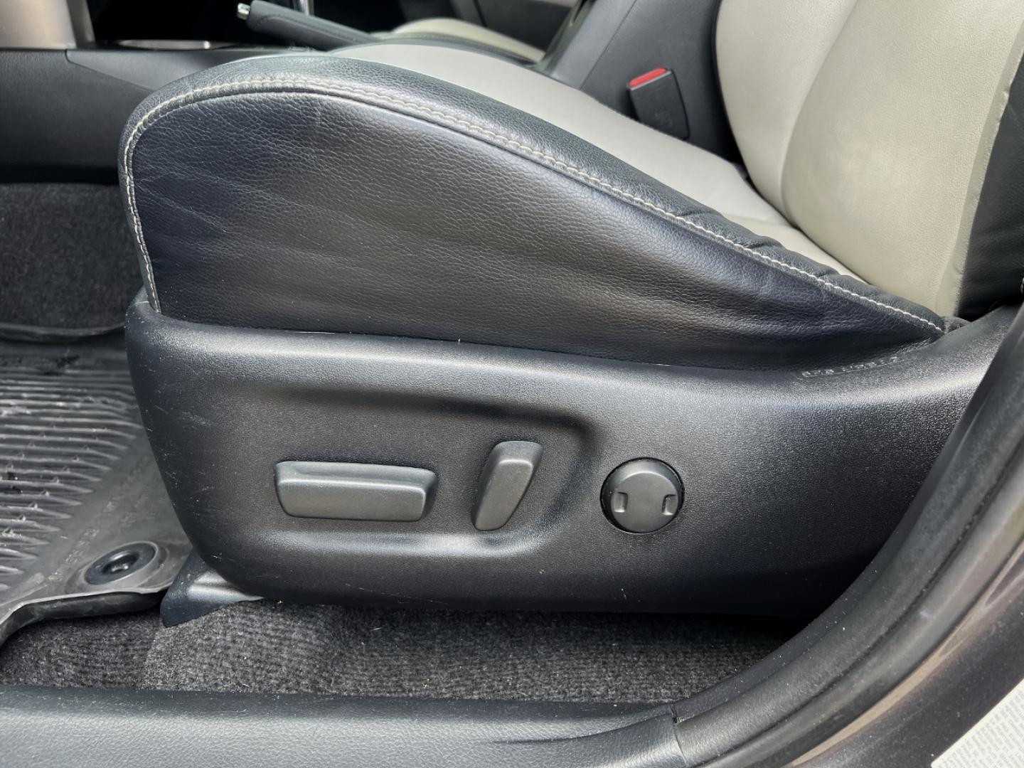 2017 GRAY /Tan Leather Toyota RAV4 Limited AWD (JTMDFREV6HJ) with an 2.5L 4 Cyl. engine, Automatic transmission, located at 506 S. Kingshighway, Cape Girardeau, MO, 63703, (573) 235-5000, 37.294994, -89.556206 - 2017 Toyota RAV4 Limited 158xxx miles All Wheel Drive 2.5L 4 Cyl. Automatic Leather Navigation Backup Camera Power Driver Seat Heated Seats Sunroof Bluetooth Cruise Power Windows/Locks/Mirrors We have financing available and we accept trades! Fill out a credit application on our websit - Photo#6