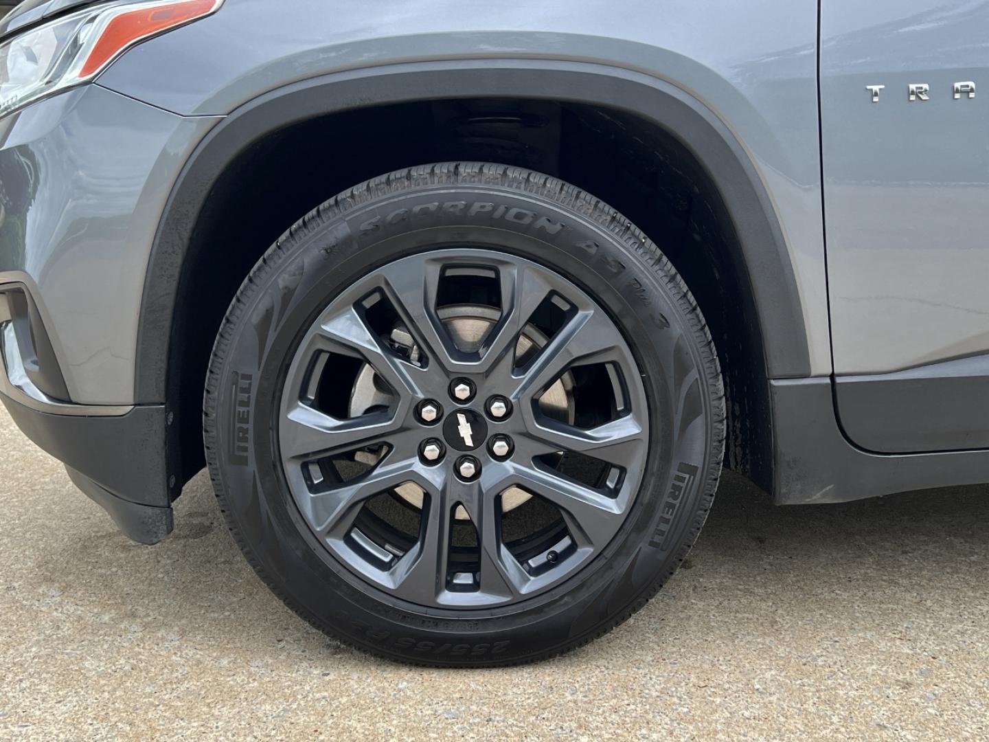 2019 GRAY /Black Leather Chevrolet Traverse RS (1GNERJKX9KJ) with an 2.0L 4 Cyl. TURBO engine, Automatic transmission, located at 506 S. Kingshighway, Cape Girardeau, MO, 63703, (573) 235-5000, 37.294994, -89.556206 - 2019 Chevrolet Traverse RS 1-Owner 96xxx miles Front Wheel Drive 2.0L 4 Cyl. Automatic Leather 3rd Row Navigation Backup Camera Power/Heated Seats Bluetooth Remote Start Cruise Power Windows/Locks/Mirrors We have financing available and we accept trades! Fill out a credit application - Photo#41