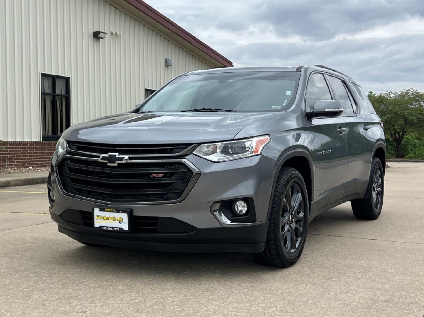 2019 GRAY /Black Leather Chevrolet Traverse RS (1GNERJKX9KJ) with an 2.0L 4 Cyl. TURBO engine, Automatic transmission, located at 506 S. Kingshighway, Cape Girardeau, MO, 63703, (573) 235-5000, 37.294994, -89.556206 - 2019 Chevrolet Traverse RS 1-Owner 96xxx miles Front Wheel Drive 2.0L 4 Cyl. Automatic Leather 3rd Row Navigation Backup Camera Power/Heated Seats Bluetooth Remote Start Cruise Power Windows/Locks/Mirrors We have financing available and we accept trades! Fill out a credit application - Photo#7