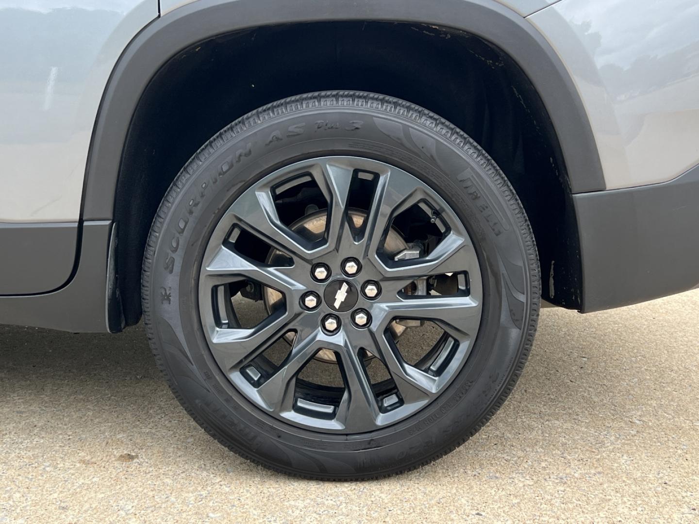 2019 GRAY /Black Leather Chevrolet Traverse RS (1GNERJKX9KJ) with an 2.0L 4 Cyl. TURBO engine, Automatic transmission, located at 506 S. Kingshighway, Cape Girardeau, MO, 63703, (573) 235-5000, 37.294994, -89.556206 - 2019 Chevrolet Traverse RS 1-Owner 96xxx miles Front Wheel Drive 2.0L 4 Cyl. Automatic Leather 3rd Row Navigation Backup Camera Power/Heated Seats Bluetooth Remote Start Cruise Power Windows/Locks/Mirrors We have financing available and we accept trades! Fill out a credit application - Photo#43