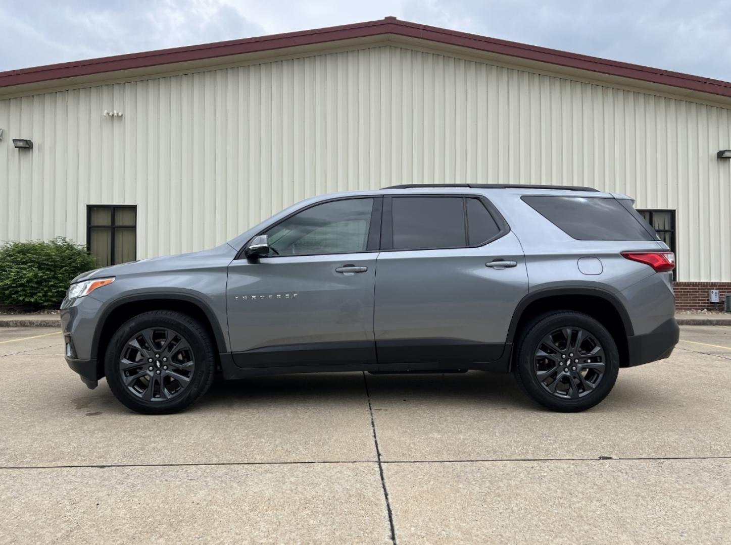 2019 GRAY /Black Leather Chevrolet Traverse RS (1GNERJKX9KJ) with an 2.0L 4 Cyl. TURBO engine, Automatic transmission, located at 506 S. Kingshighway, Cape Girardeau, MO, 63703, (573) 235-5000, 37.294994, -89.556206 - 2019 Chevrolet Traverse RS 1-Owner 96xxx miles Front Wheel Drive 2.0L 4 Cyl. Automatic Leather 3rd Row Navigation Backup Camera Power/Heated Seats Bluetooth Remote Start Cruise Power Windows/Locks/Mirrors We have financing available and we accept trades! Fill out a credit application - Photo#8