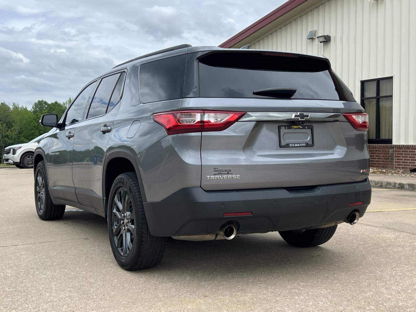 2019 GRAY /Black Leather Chevrolet Traverse RS (1GNERJKX9KJ) with an 2.0L 4 Cyl. TURBO engine, Automatic transmission, located at 506 S. Kingshighway, Cape Girardeau, MO, 63703, (573) 235-5000, 37.294994, -89.556206 - 2019 Chevrolet Traverse RS 1-Owner 96xxx miles Front Wheel Drive 2.0L 4 Cyl. Automatic Leather 3rd Row Navigation Backup Camera Power/Heated Seats Bluetooth Remote Start Cruise Power Windows/Locks/Mirrors We have financing available and we accept trades! Fill out a credit application - Photo#11