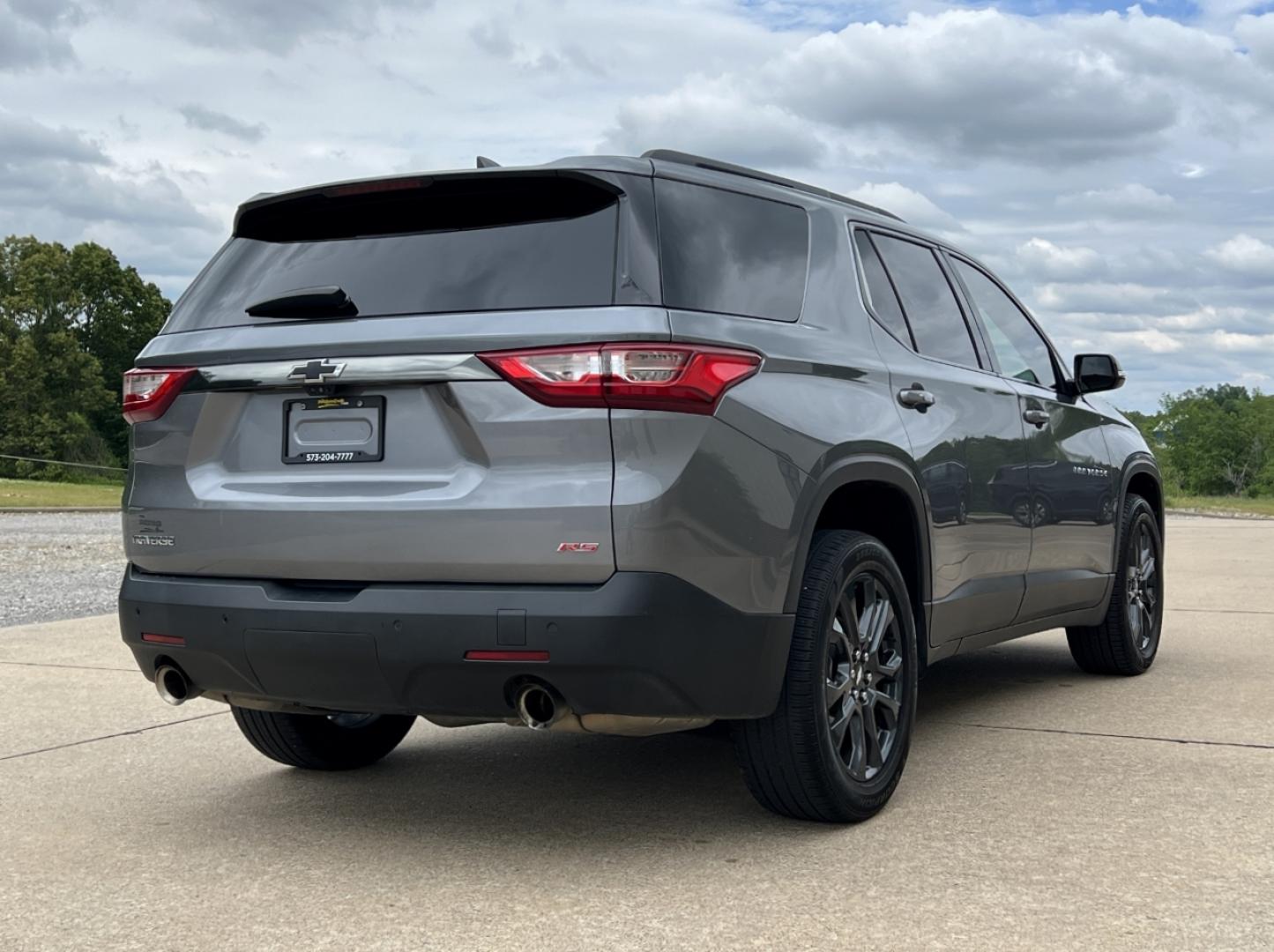 2019 GRAY /Black Leather Chevrolet Traverse RS (1GNERJKX9KJ) with an 2.0L 4 Cyl. TURBO engine, Automatic transmission, located at 506 S. Kingshighway, Cape Girardeau, MO, 63703, (573) 235-5000, 37.294994, -89.556206 - 2019 Chevrolet Traverse RS 1-Owner 96xxx miles Front Wheel Drive 2.0L 4 Cyl. Automatic Leather 3rd Row Navigation Backup Camera Power/Heated Seats Bluetooth Remote Start Cruise Power Windows/Locks/Mirrors We have financing available and we accept trades! Fill out a credit application - Photo#10