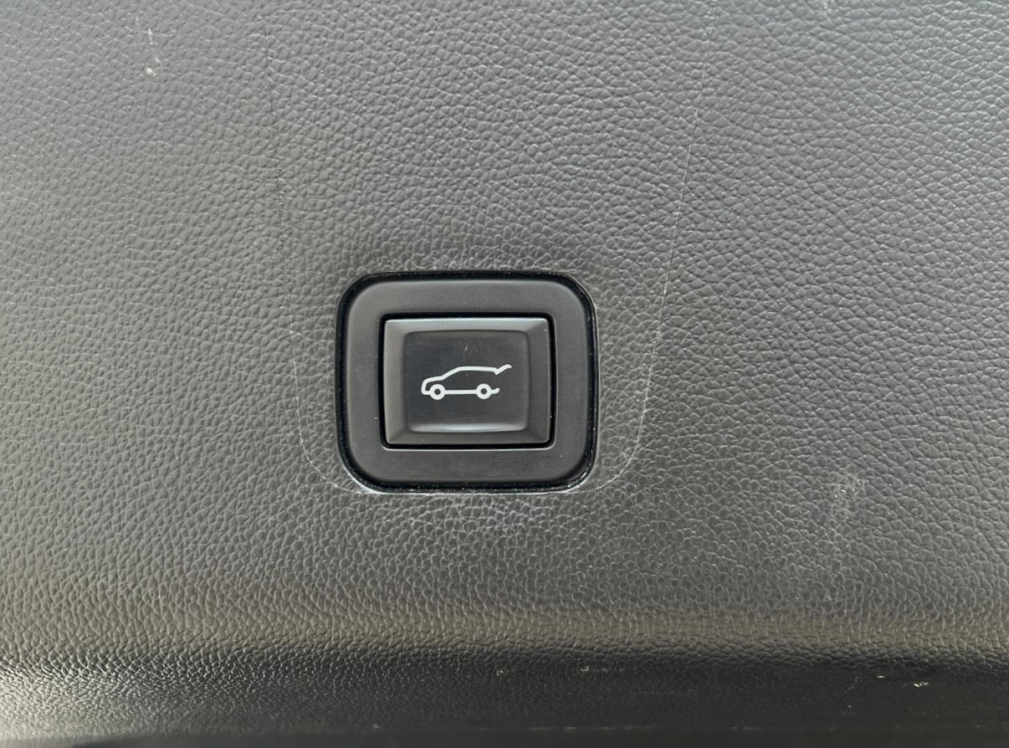 2019 GRAY /Black Leather Chevrolet Traverse RS (1GNERJKX9KJ) with an 2.0L 4 Cyl. TURBO engine, Automatic transmission, located at 506 S. Kingshighway, Cape Girardeau, MO, 63703, (573) 235-5000, 37.294994, -89.556206 - 2019 Chevrolet Traverse RS 1-Owner 96xxx miles Front Wheel Drive 2.0L 4 Cyl. Automatic Leather 3rd Row Navigation Backup Camera Power/Heated Seats Bluetooth Remote Start Cruise Power Windows/Locks/Mirrors We have financing available and we accept trades! Fill out a credit application - Photo#23