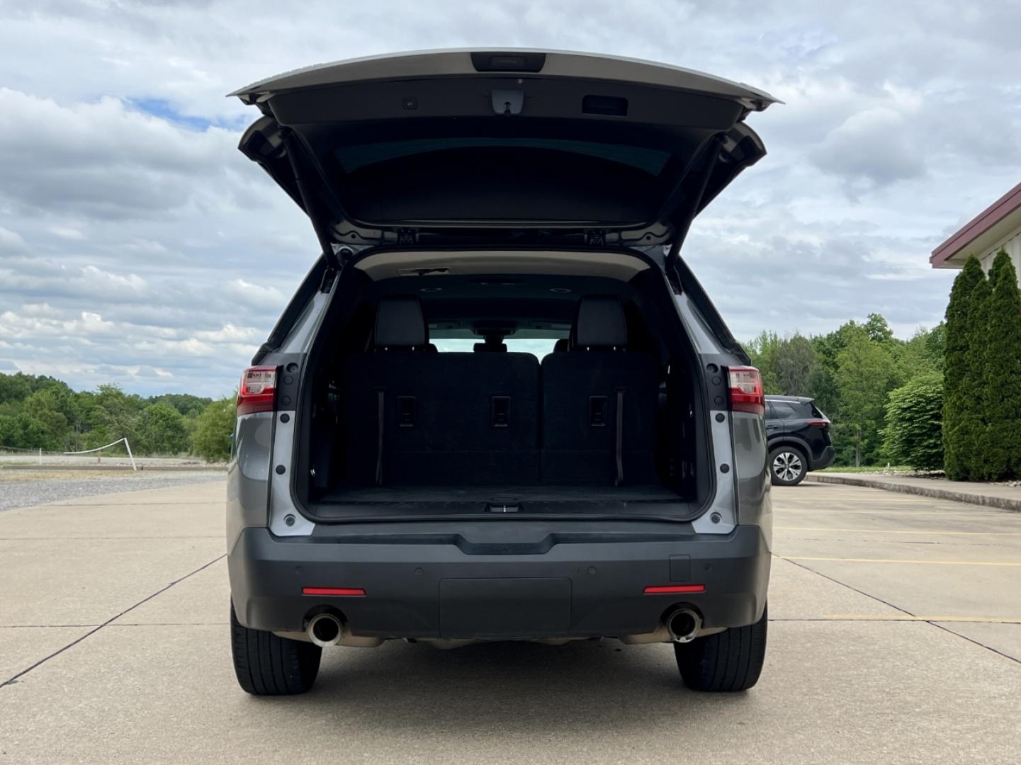 2019 GRAY /Black Leather Chevrolet Traverse RS (1GNERJKX9KJ) with an 2.0L 4 Cyl. TURBO engine, Automatic transmission, located at 506 S. Kingshighway, Cape Girardeau, MO, 63703, (573) 235-5000, 37.294994, -89.556206 - 2019 Chevrolet Traverse RS 1-Owner 96xxx miles Front Wheel Drive 2.0L 4 Cyl. Automatic Leather 3rd Row Navigation Backup Camera Power/Heated Seats Bluetooth Remote Start Cruise Power Windows/Locks/Mirrors We have financing available and we accept trades! Fill out a credit application - Photo#21