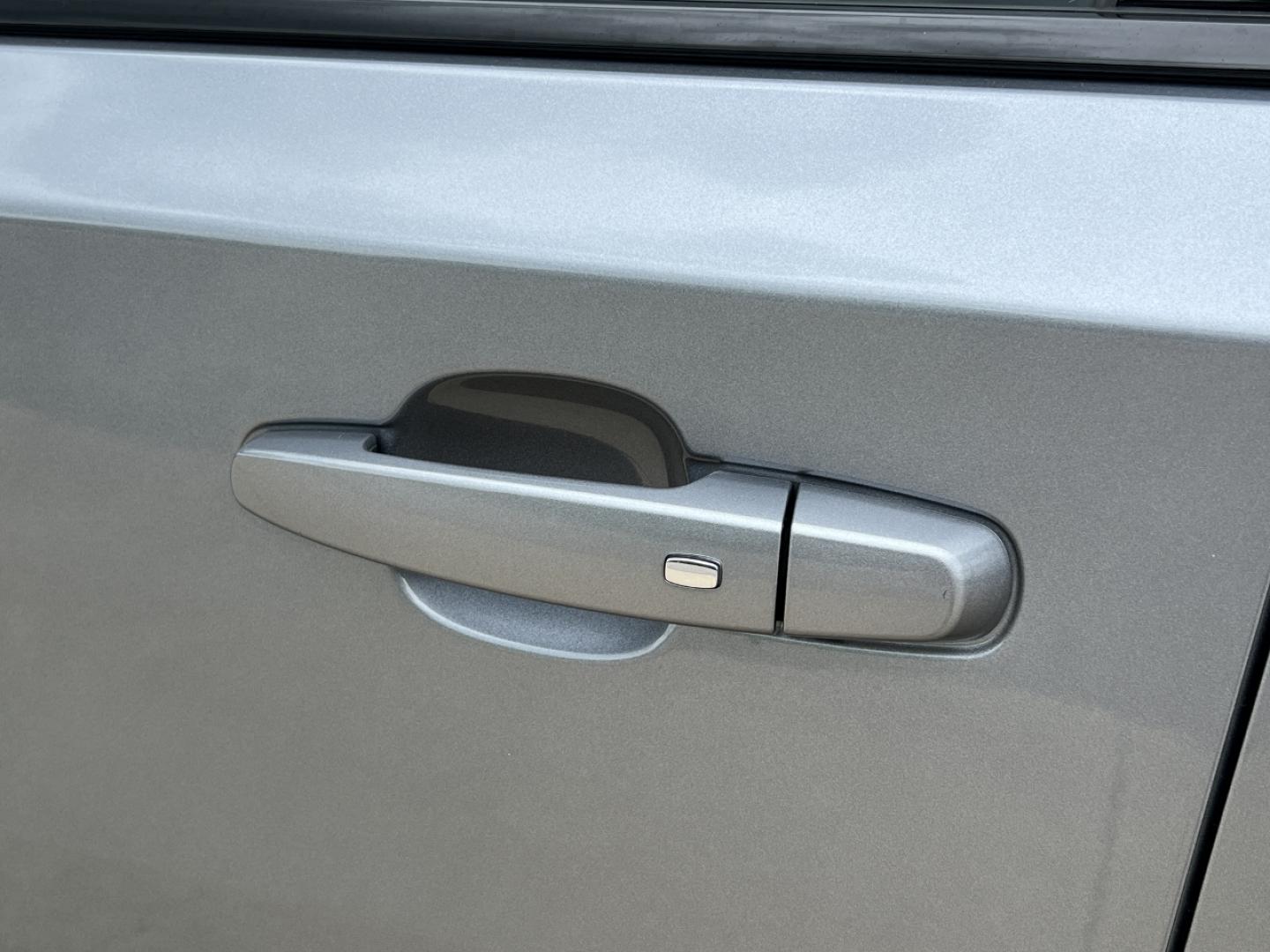 2019 GRAY /Black Leather Chevrolet Traverse RS (1GNERJKX9KJ) with an 2.0L 4 Cyl. TURBO engine, Automatic transmission, located at 506 S. Kingshighway, Cape Girardeau, MO, 63703, (573) 235-5000, 37.294994, -89.556206 - 2019 Chevrolet Traverse RS 1-Owner 96xxx miles Front Wheel Drive 2.0L 4 Cyl. Automatic Leather 3rd Row Navigation Backup Camera Power/Heated Seats Bluetooth Remote Start Cruise Power Windows/Locks/Mirrors We have financing available and we accept trades! Fill out a credit application - Photo#37